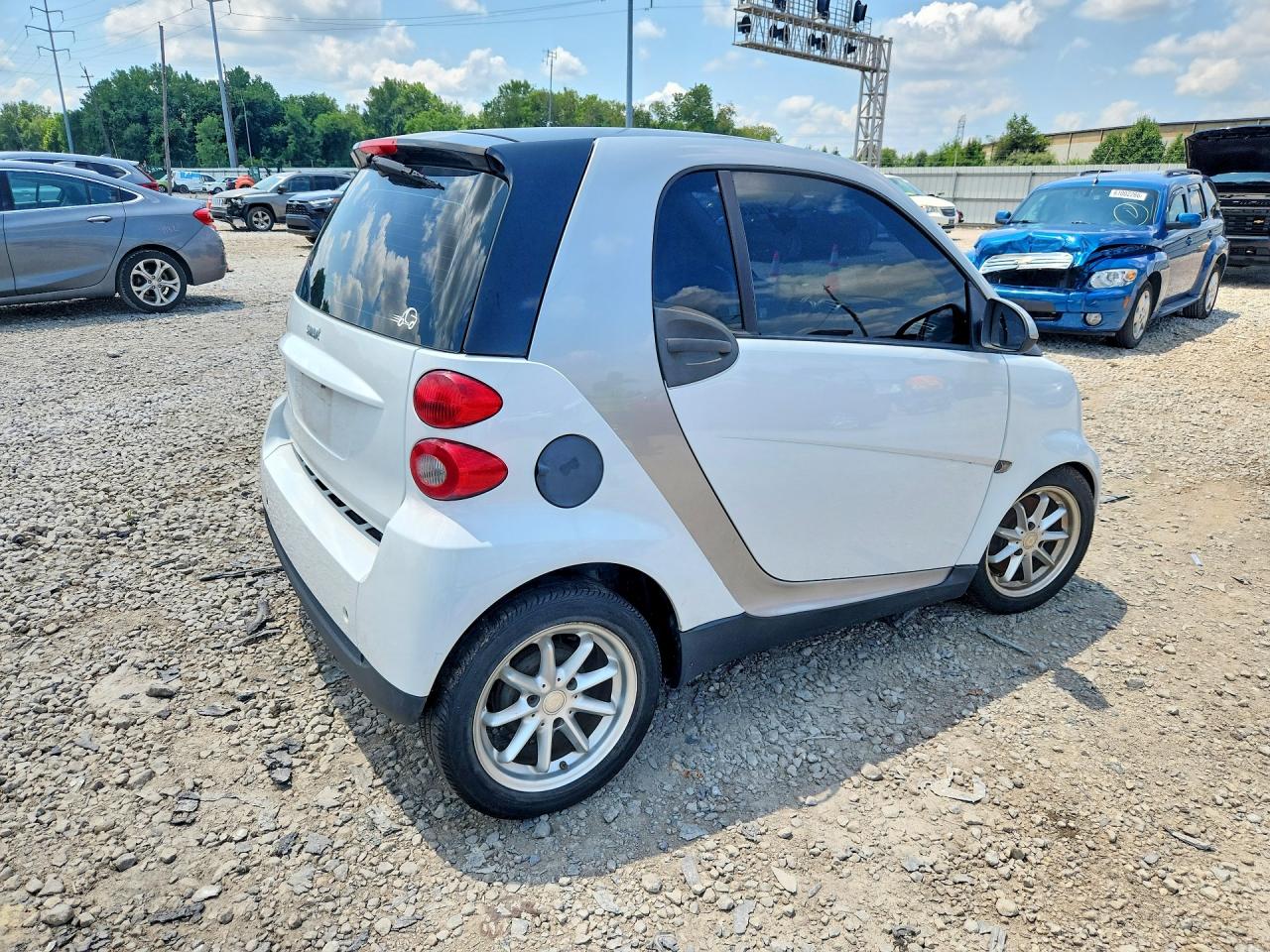 2010 Smart Fortwo Pure Белый vin: WMEEJ3BA4AK358154