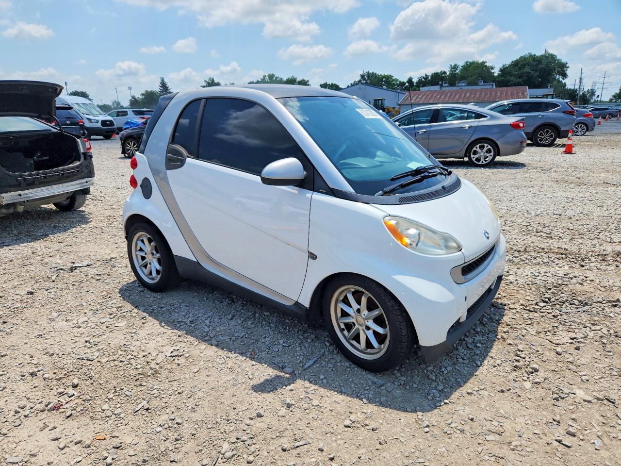 2010 Smart Fortwo Pure Белый vin: WMEEJ3BA4AK358154