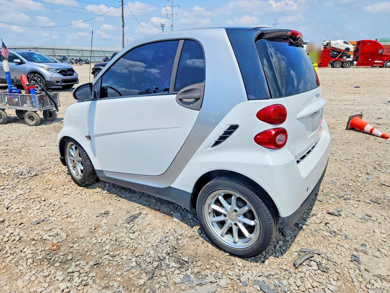2010 Smart Fortwo Pure Белый vin: WMEEJ3BA4AK358154