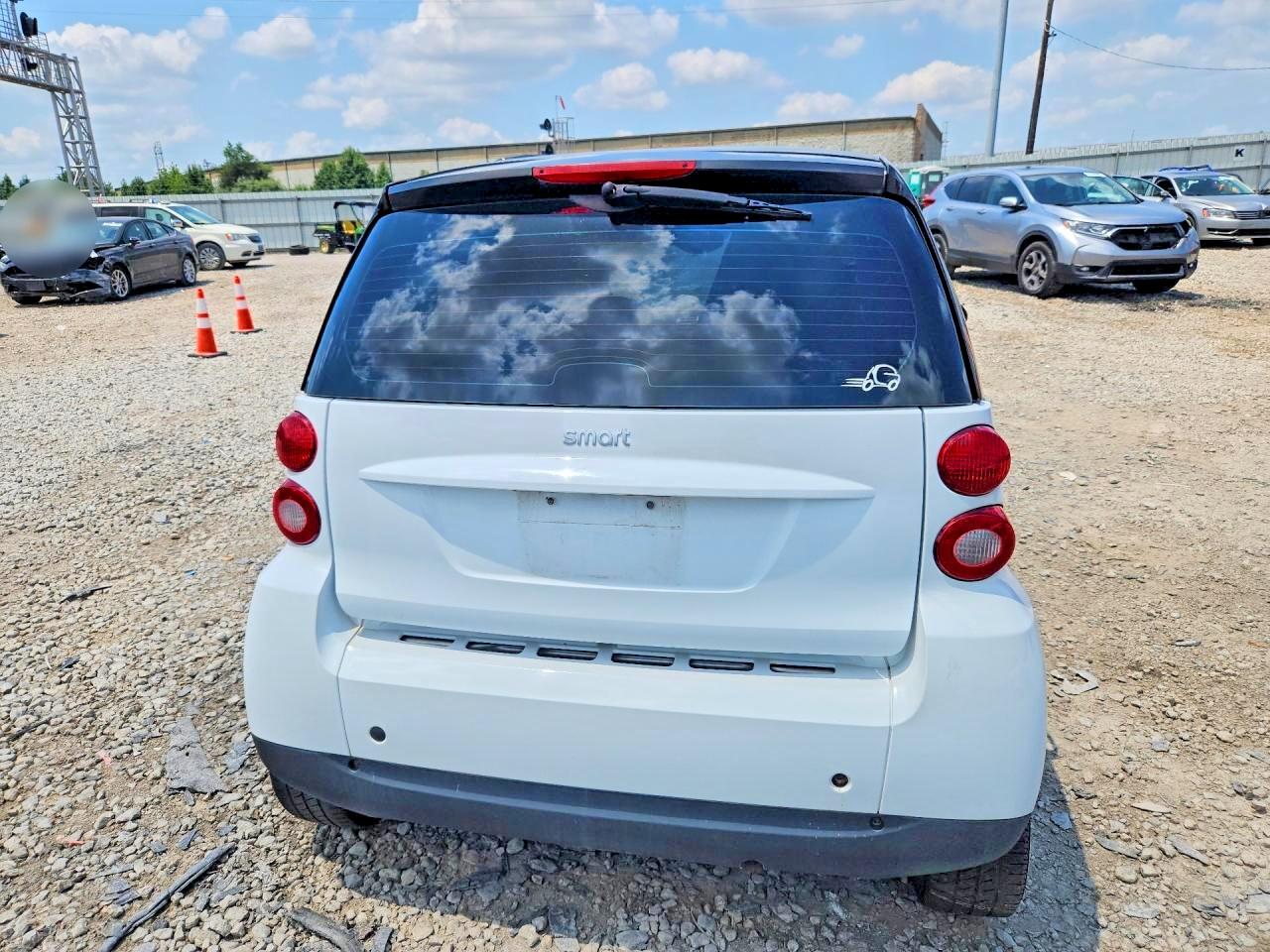 2010 Smart Fortwo Pure Белый vin: WMEEJ3BA4AK358154