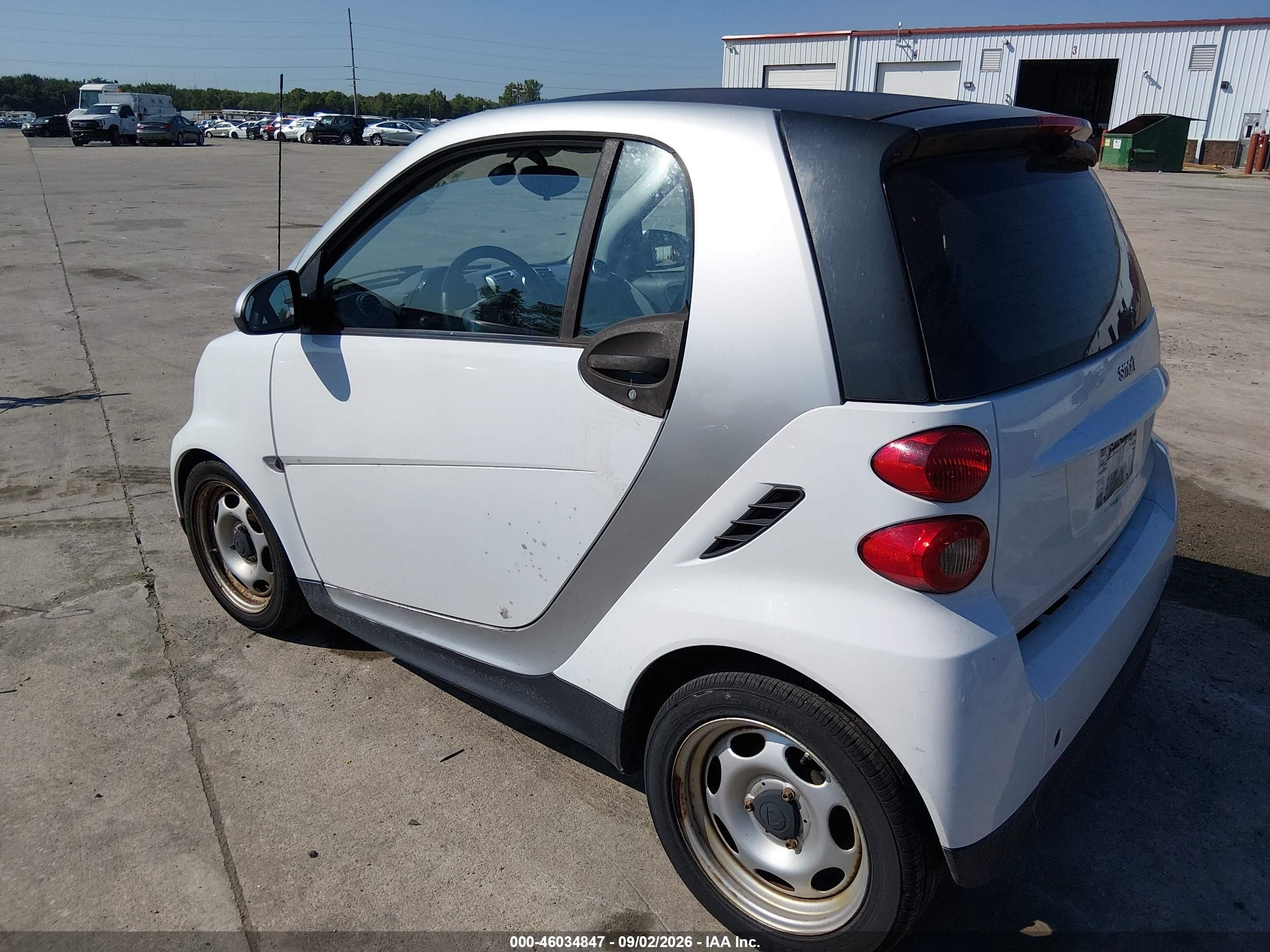2013 Smart Fortwo Pure Белый vin: WMEEJ3BA4DK622056