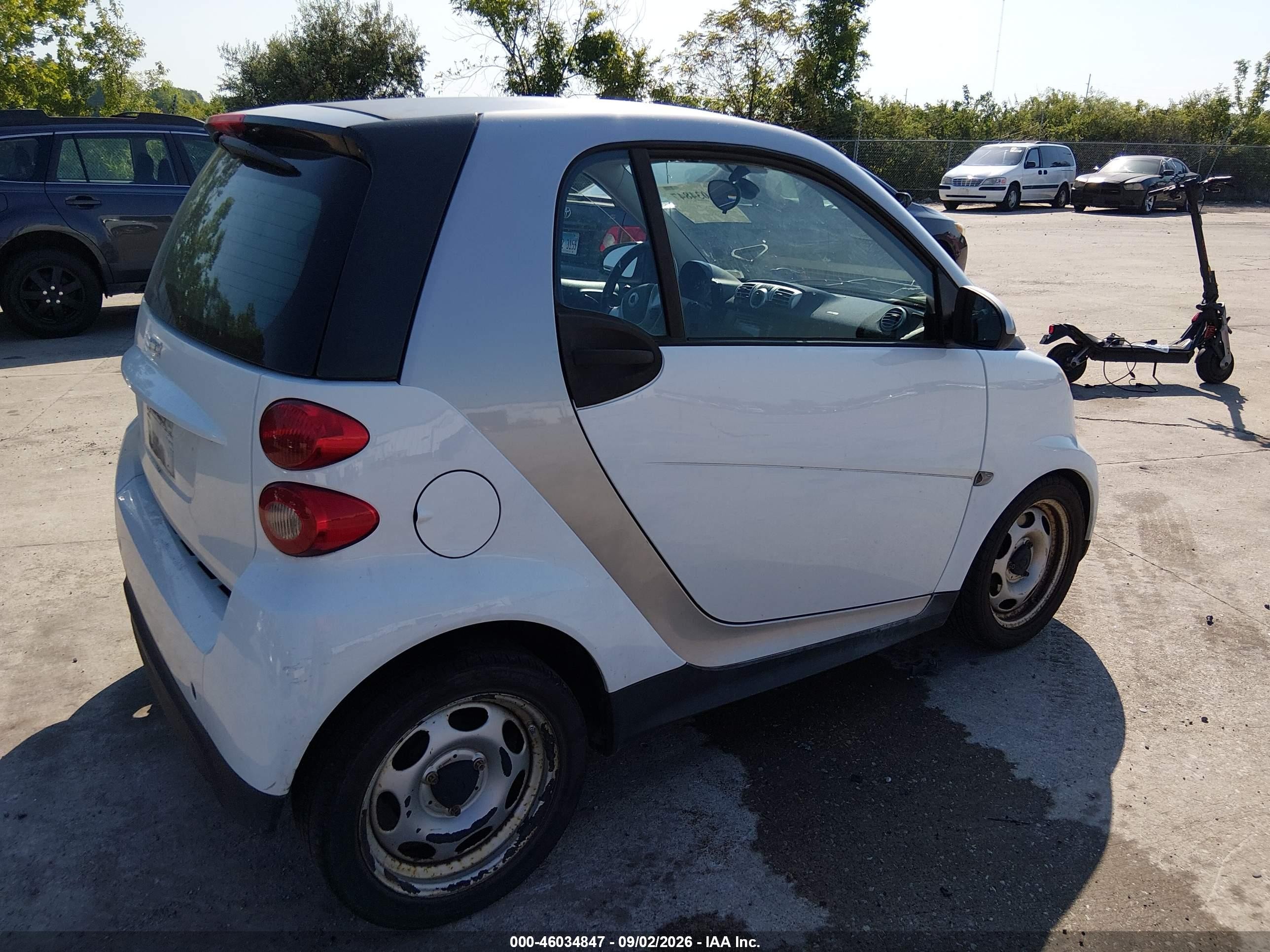 2013 Smart Fortwo Pure Белый vin: WMEEJ3BA4DK622056