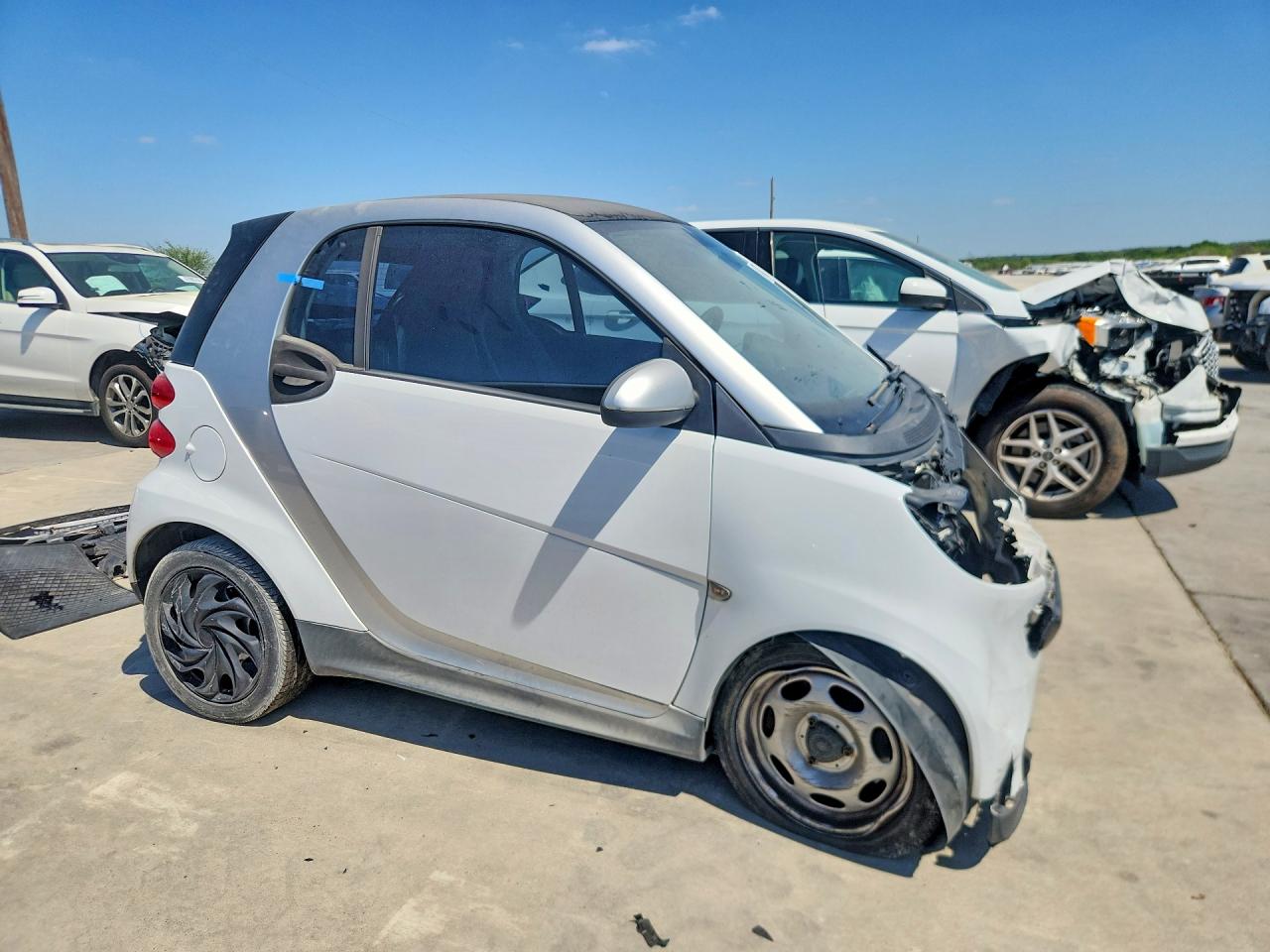 2014 Smart Fortwo Pure White vin: WMEEJ3BA4EK733739