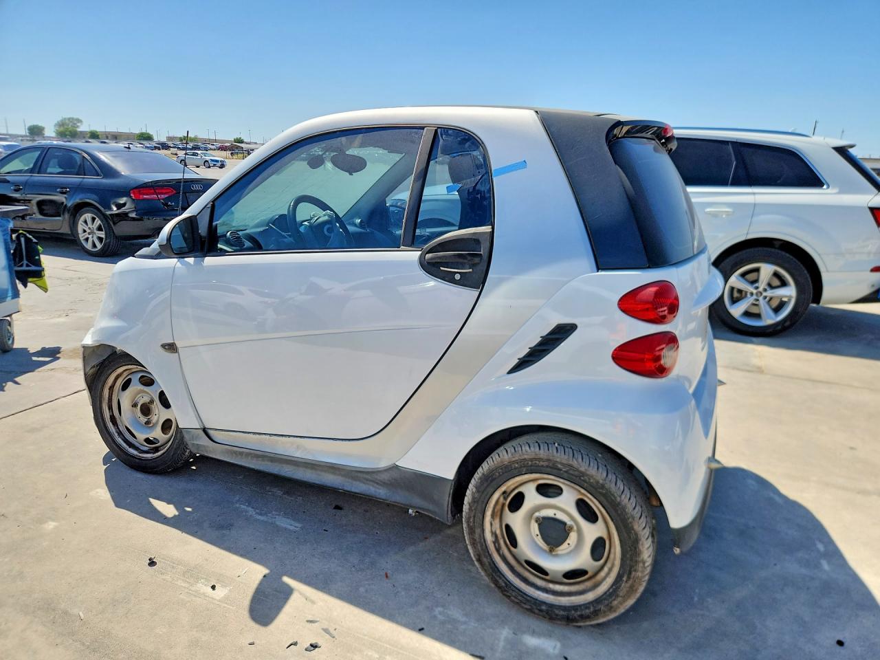 2014 Smart Fortwo Pure White vin: WMEEJ3BA4EK733739