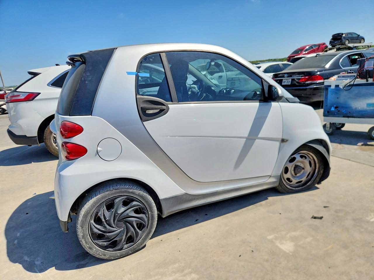 2014 Smart Fortwo Pure White vin: WMEEJ3BA4EK733739