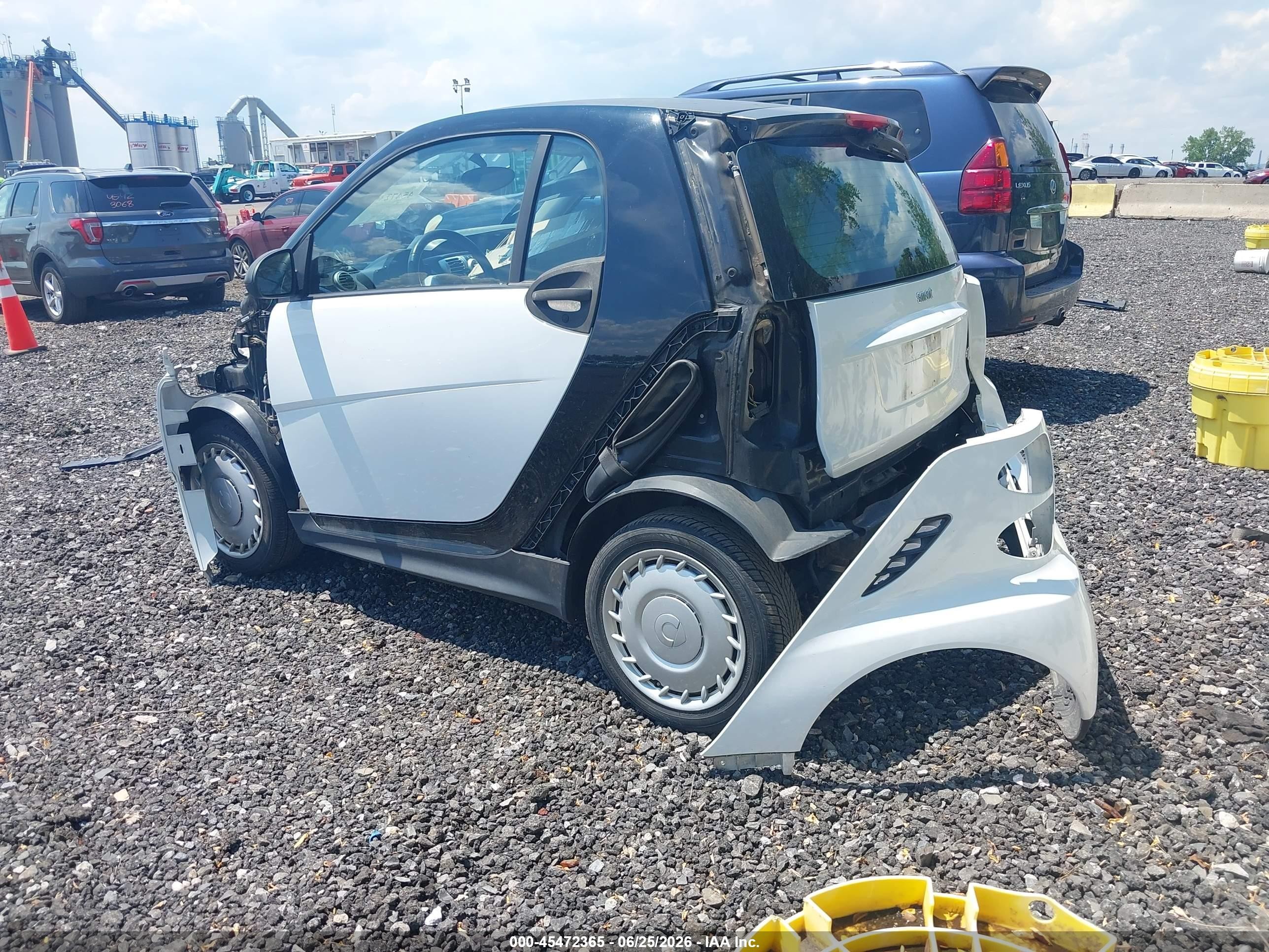2015 Smart Fortwo Pure White vin: WMEEJ3BA4FK798656