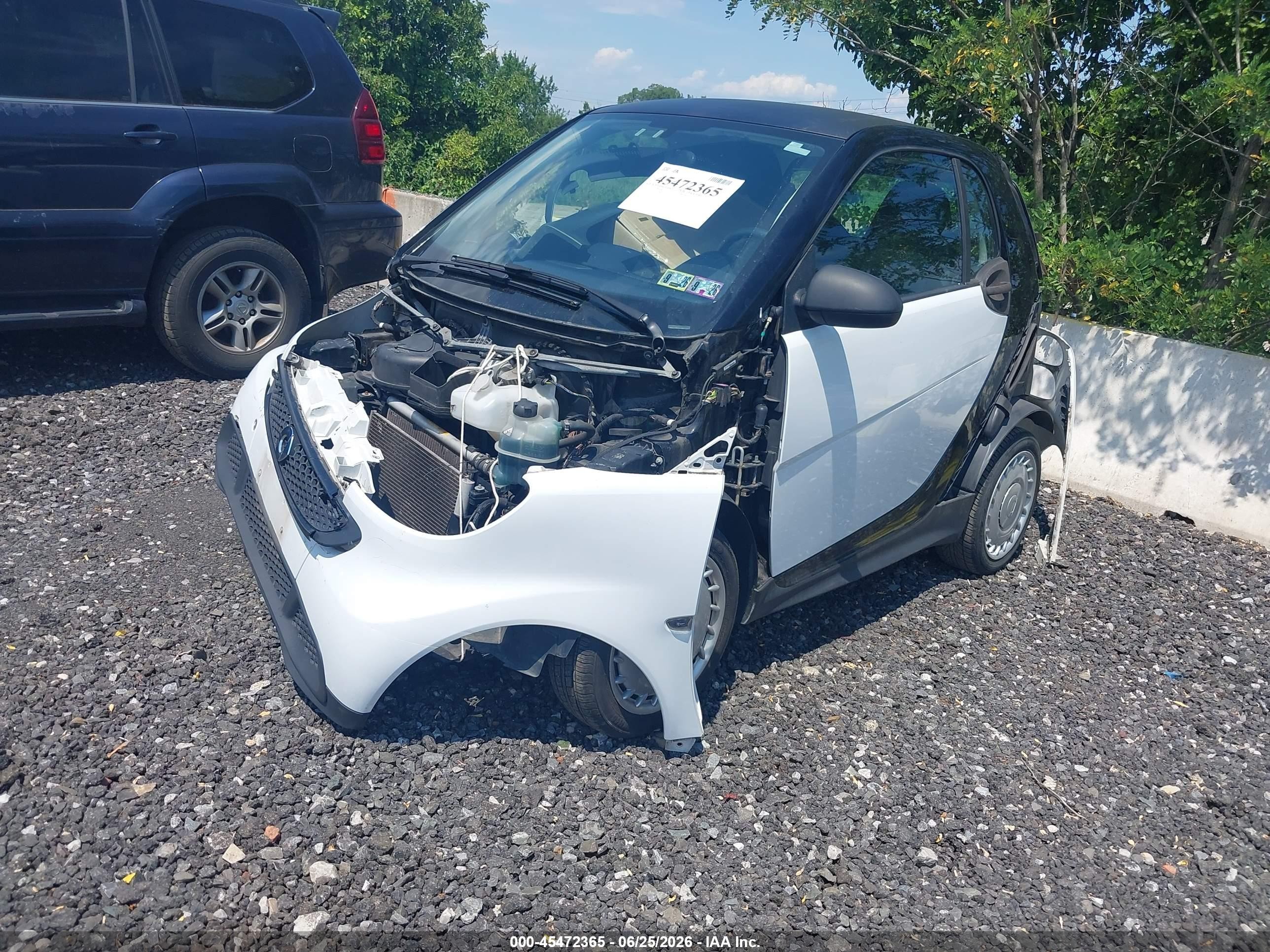 2015 Smart Fortwo Pure White vin: WMEEJ3BA4FK798656