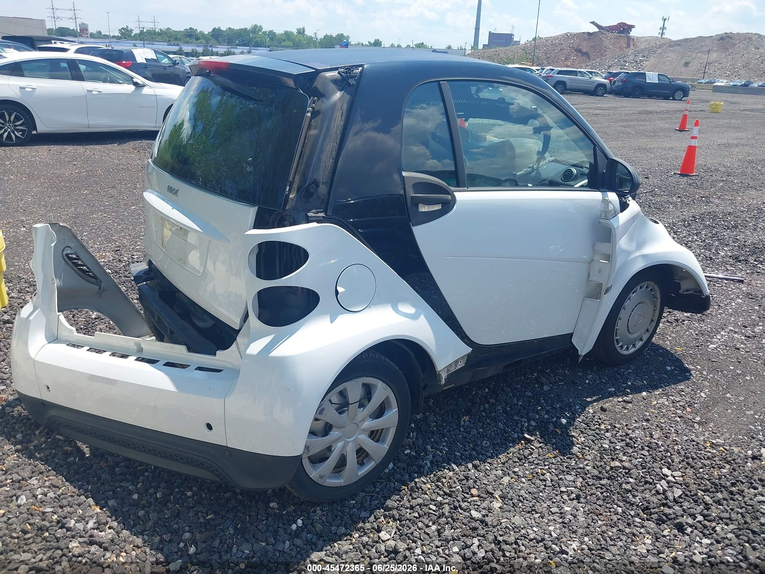 2015 Smart Fortwo Pure White vin: WMEEJ3BA4FK798656