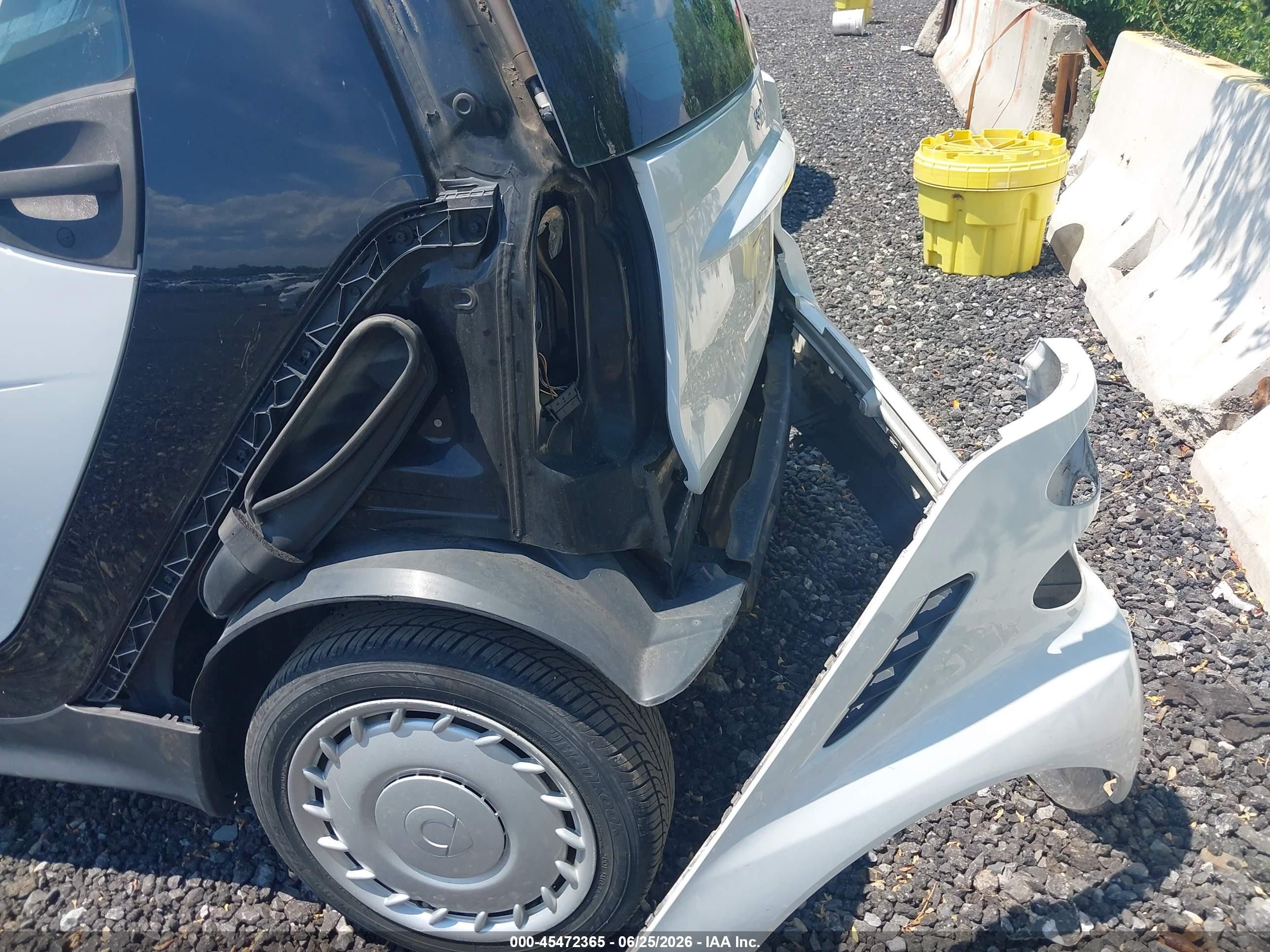 2015 Smart Fortwo Pure White vin: WMEEJ3BA4FK798656