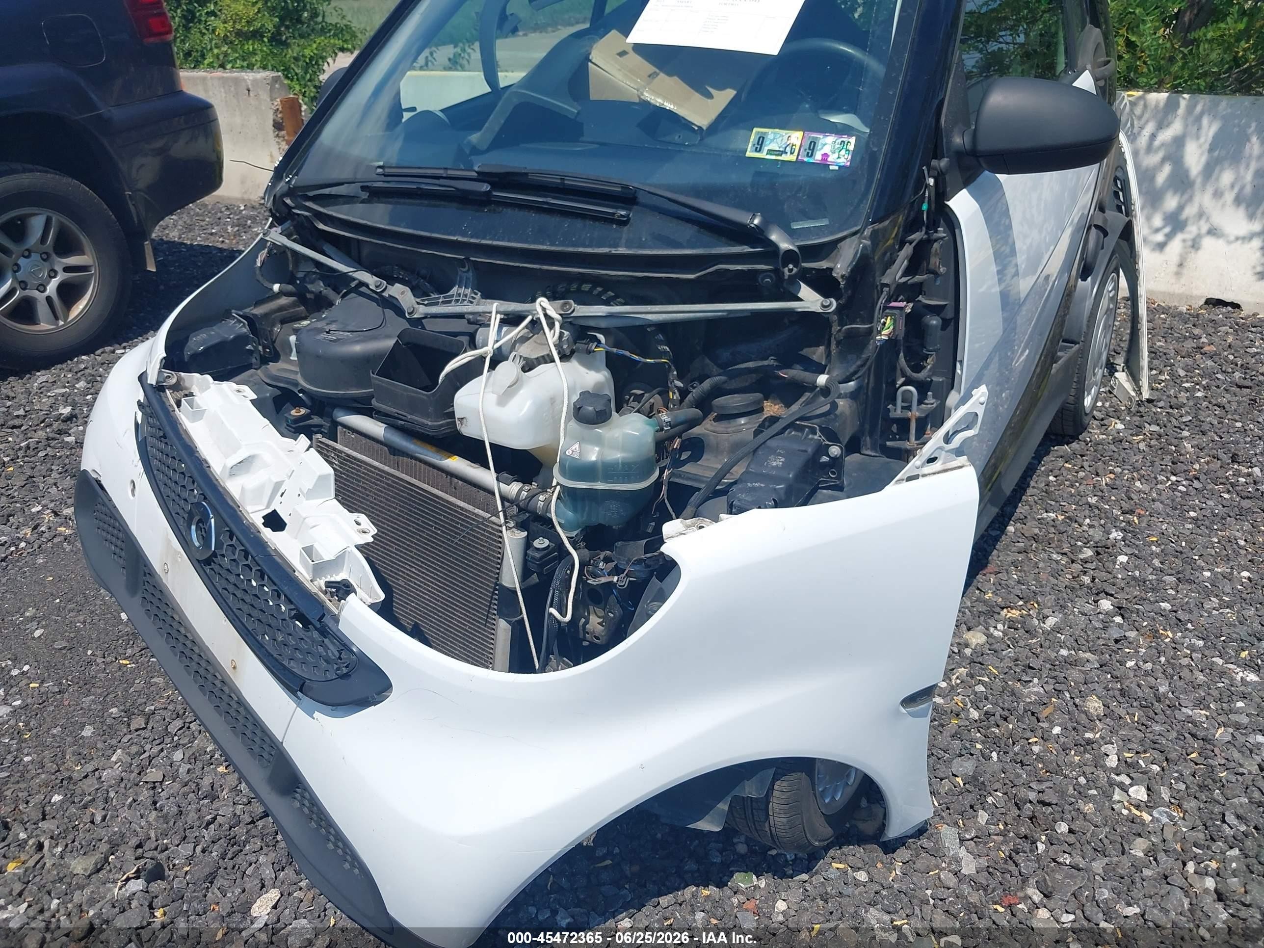 2015 Smart Fortwo Pure White vin: WMEEJ3BA4FK798656