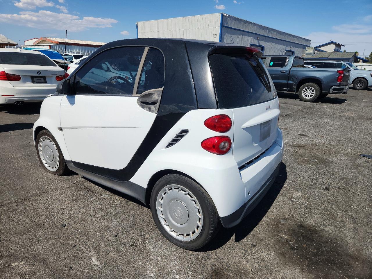 2015 Smart Fortwo Pure Белый vin: WMEEJ3BA4FK806013