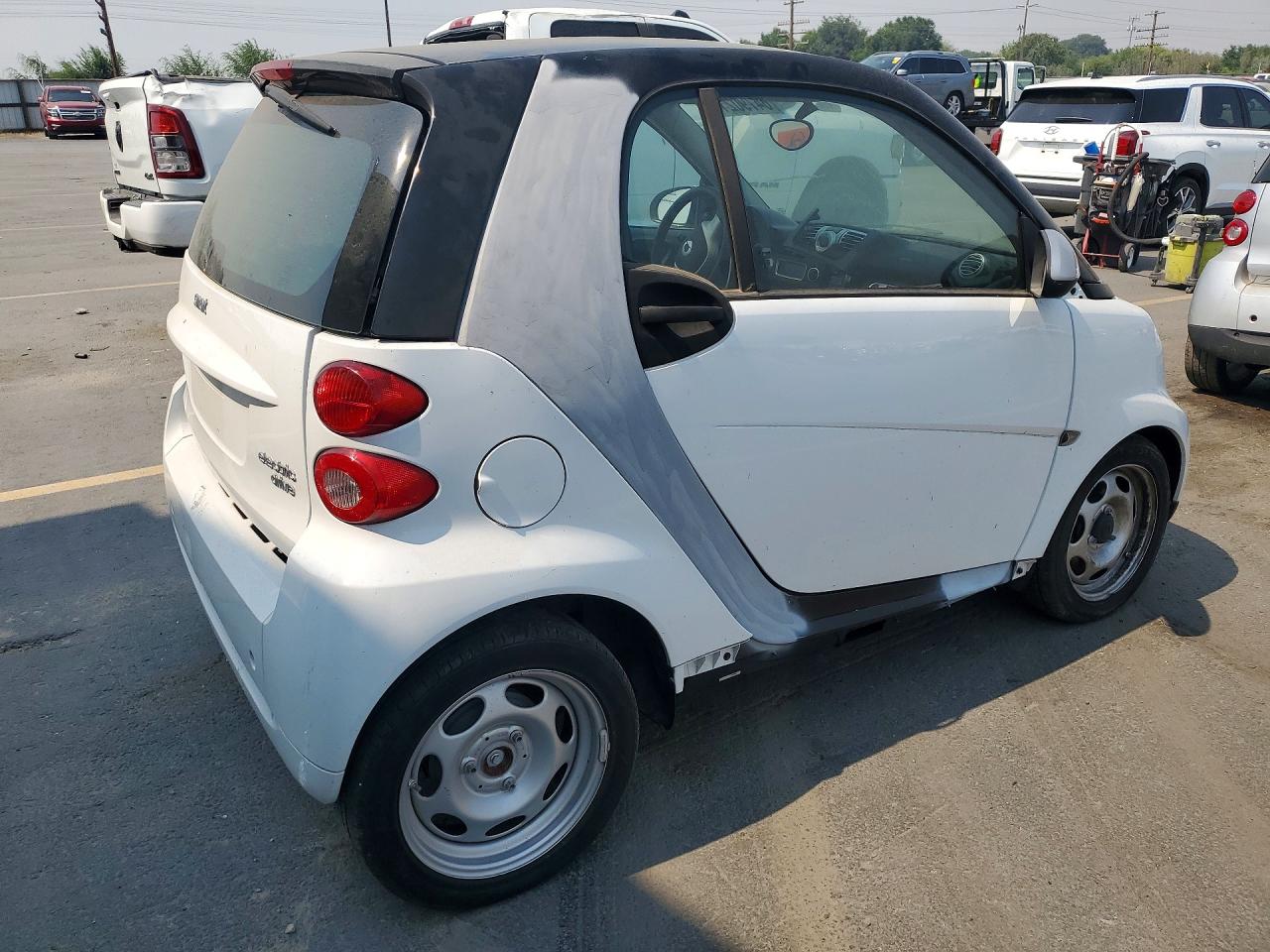 2015 Smart Fortwo Pure White vin: WMEEJ3BA4FK806822