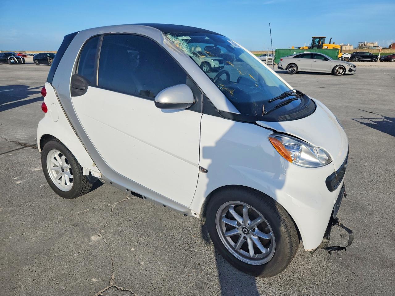 2013 Smart Fortwo Pure White vin: WMEEJ3BA5DK659973
