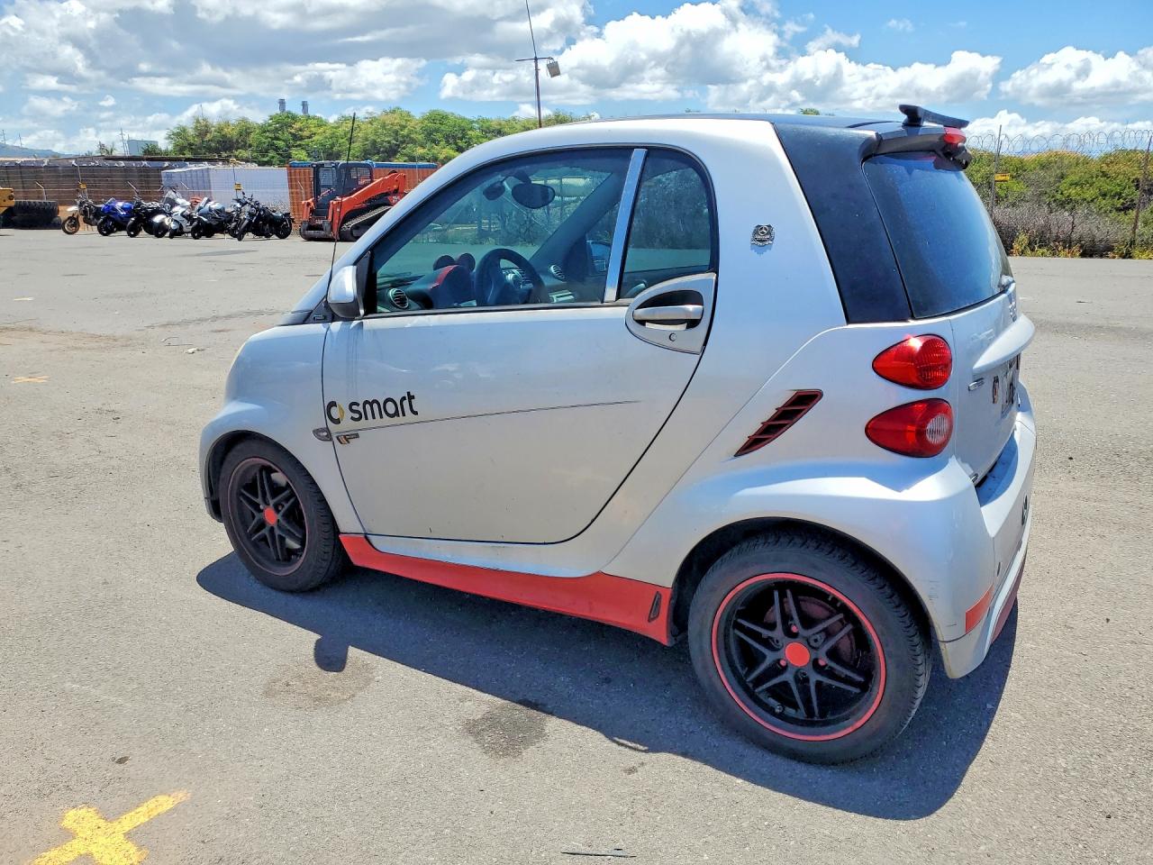 2013 Smart Fortwo Silver vin: WMEEJ3BA5DK683402