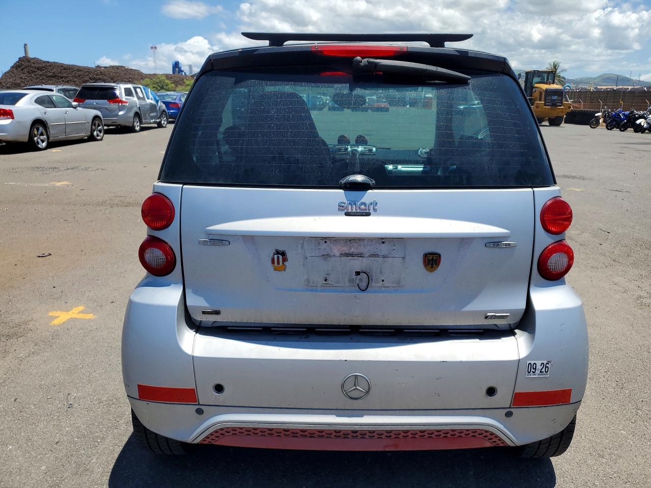 2013 Smart Fortwo Silver vin: WMEEJ3BA5DK683402
