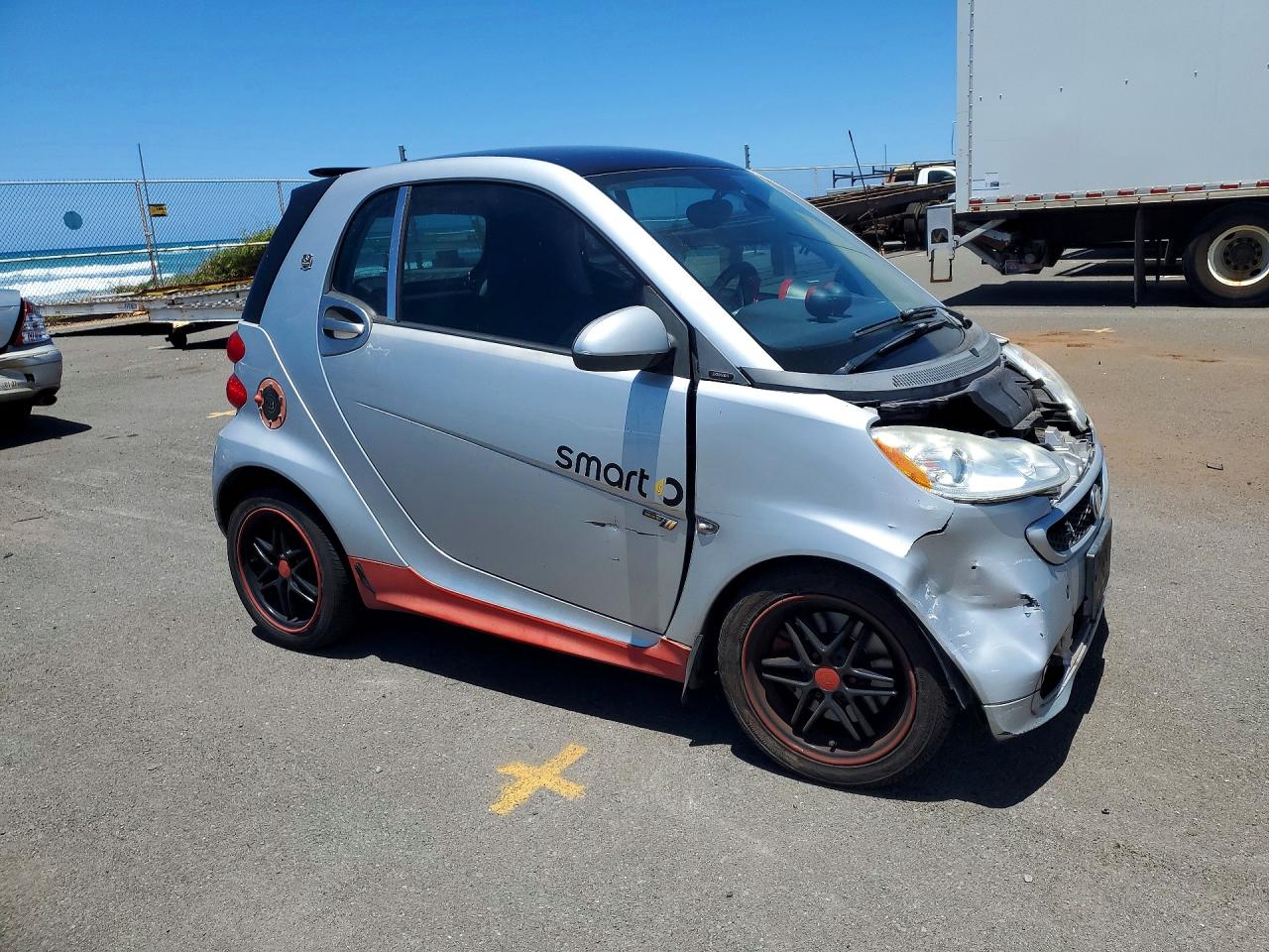 2013 Smart Fortwo Silver vin: WMEEJ3BA5DK683402