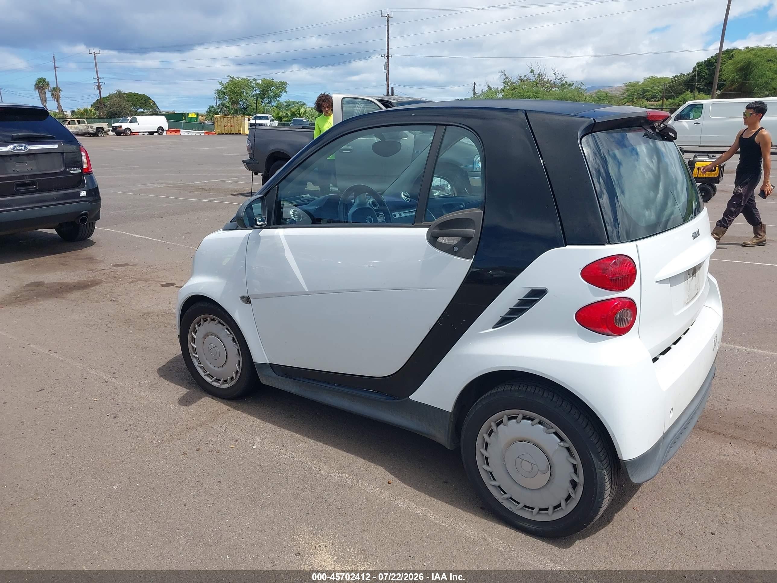 2013 Smart Fortwo Pure Белый vin: WMEEJ3BA5DK709593