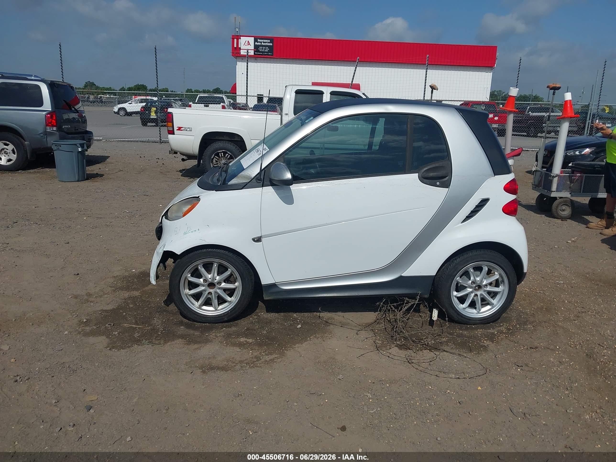 2014 Smart Fortwo Pure White vin: WMEEJ3BA6EK764488