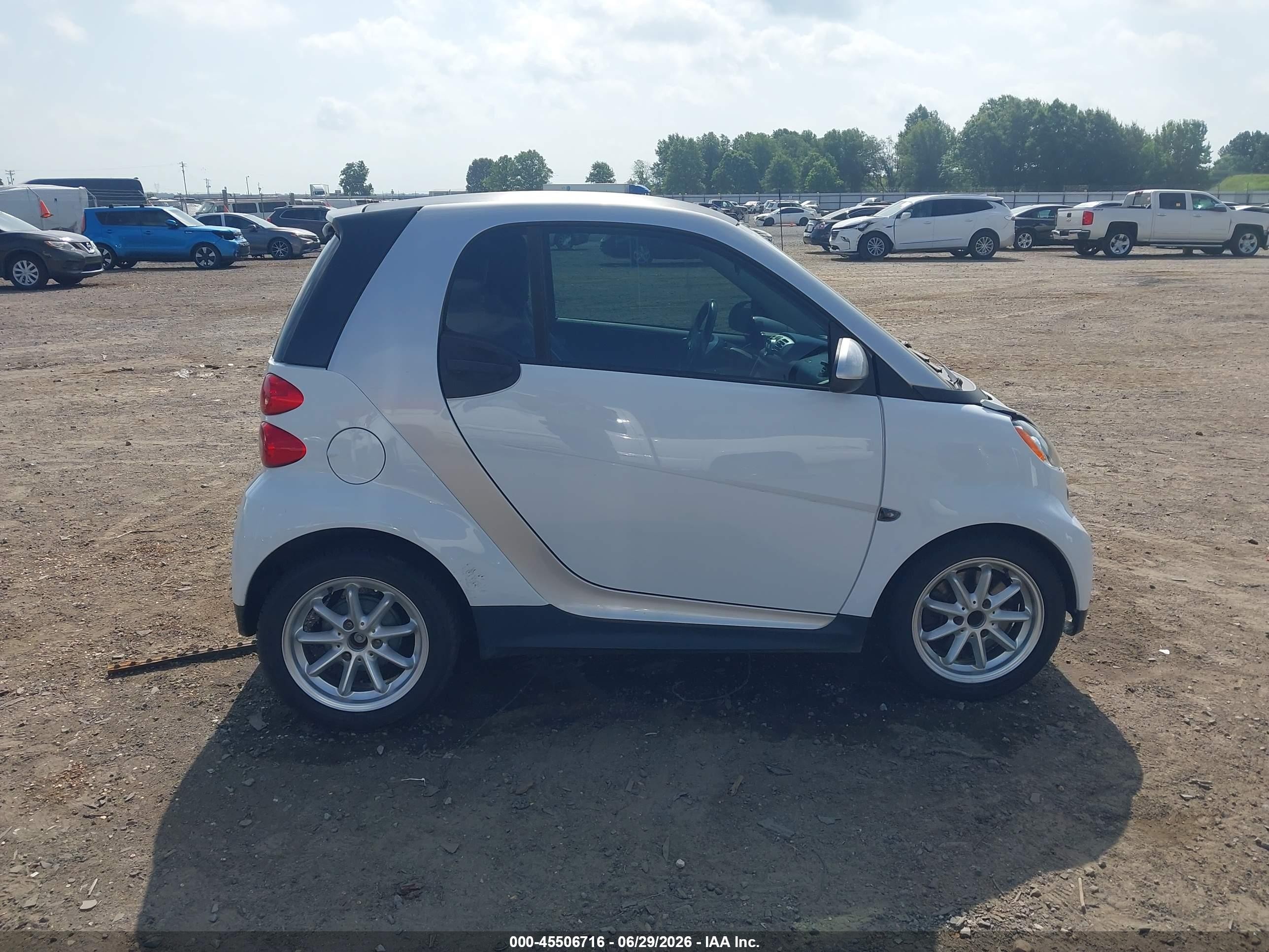 2014 Smart Fortwo Pure White vin: WMEEJ3BA6EK764488