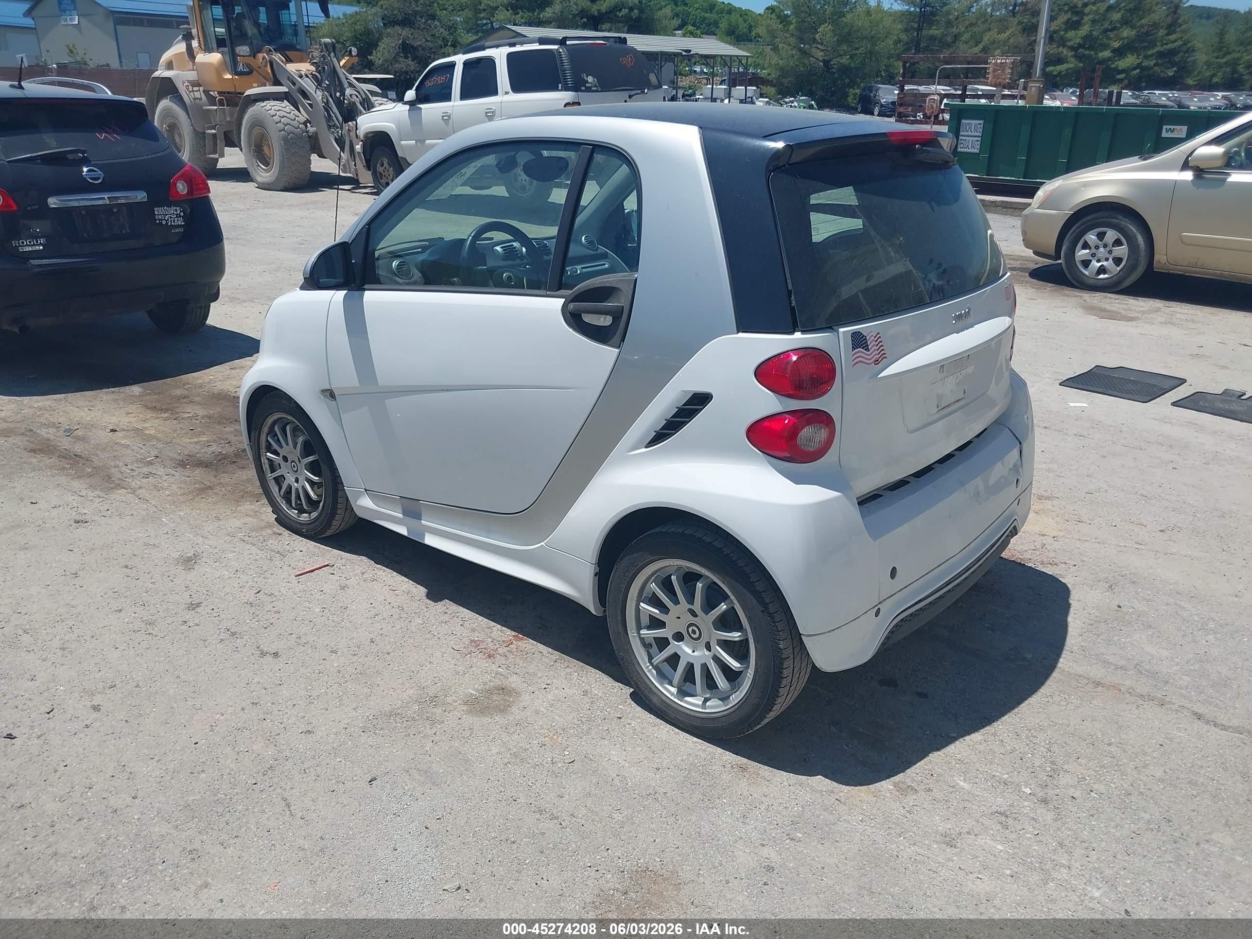 2013 Smart Fortwo Passion White vin: WMEEJ3BA7DK586394