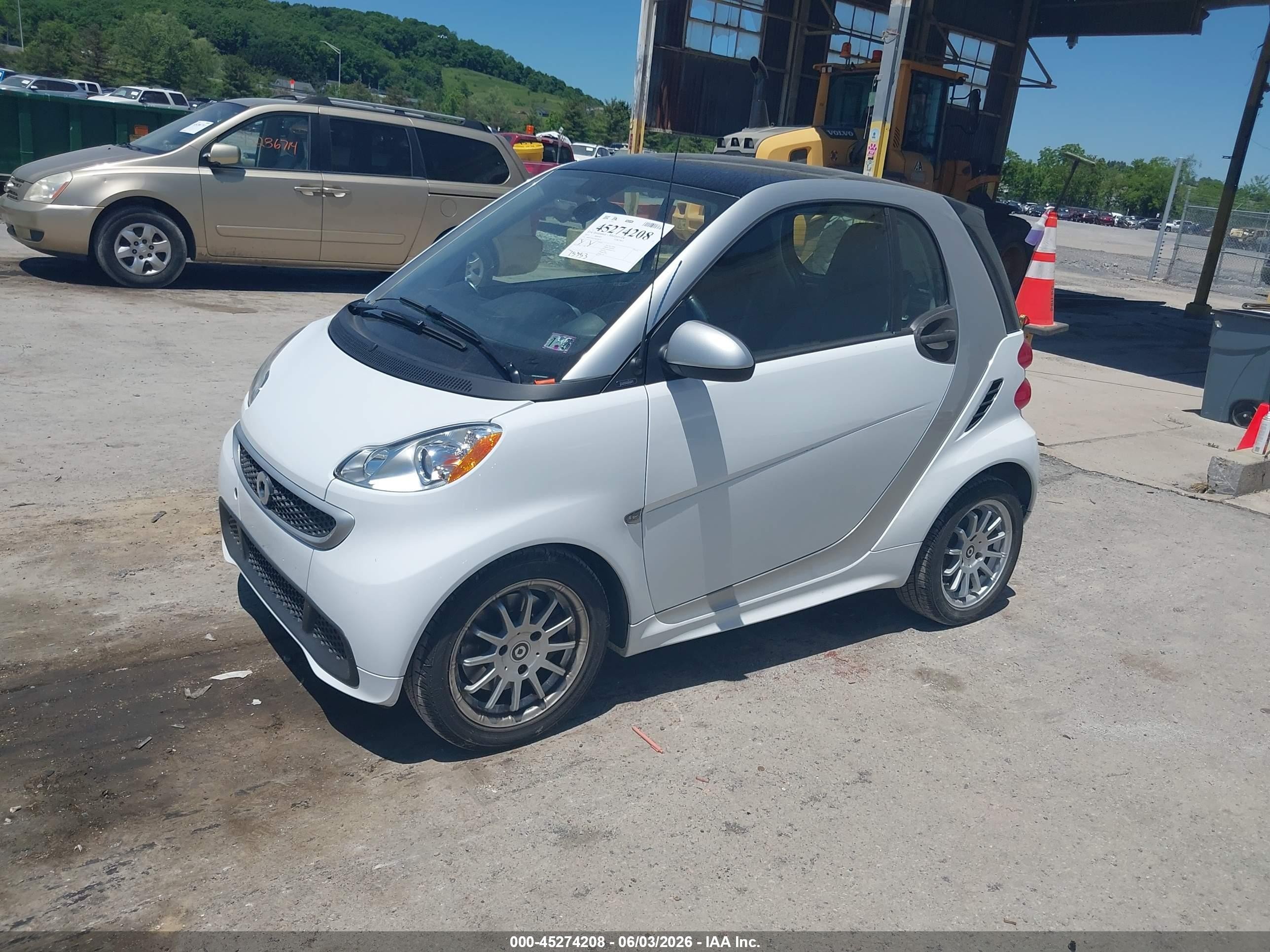 2013 Smart Fortwo Passion White vin: WMEEJ3BA7DK586394