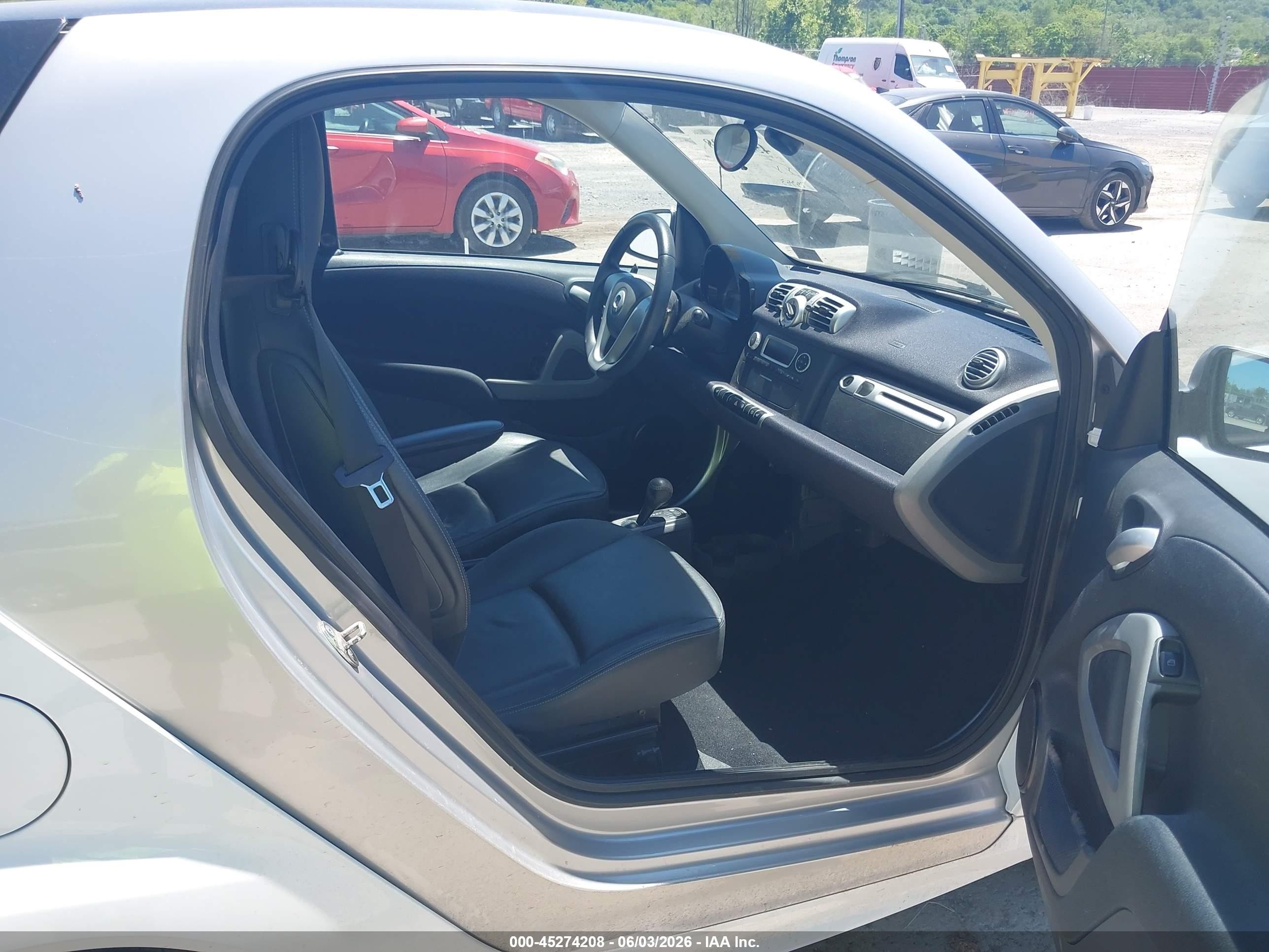 2013 Smart Fortwo Passion White vin: WMEEJ3BA7DK586394