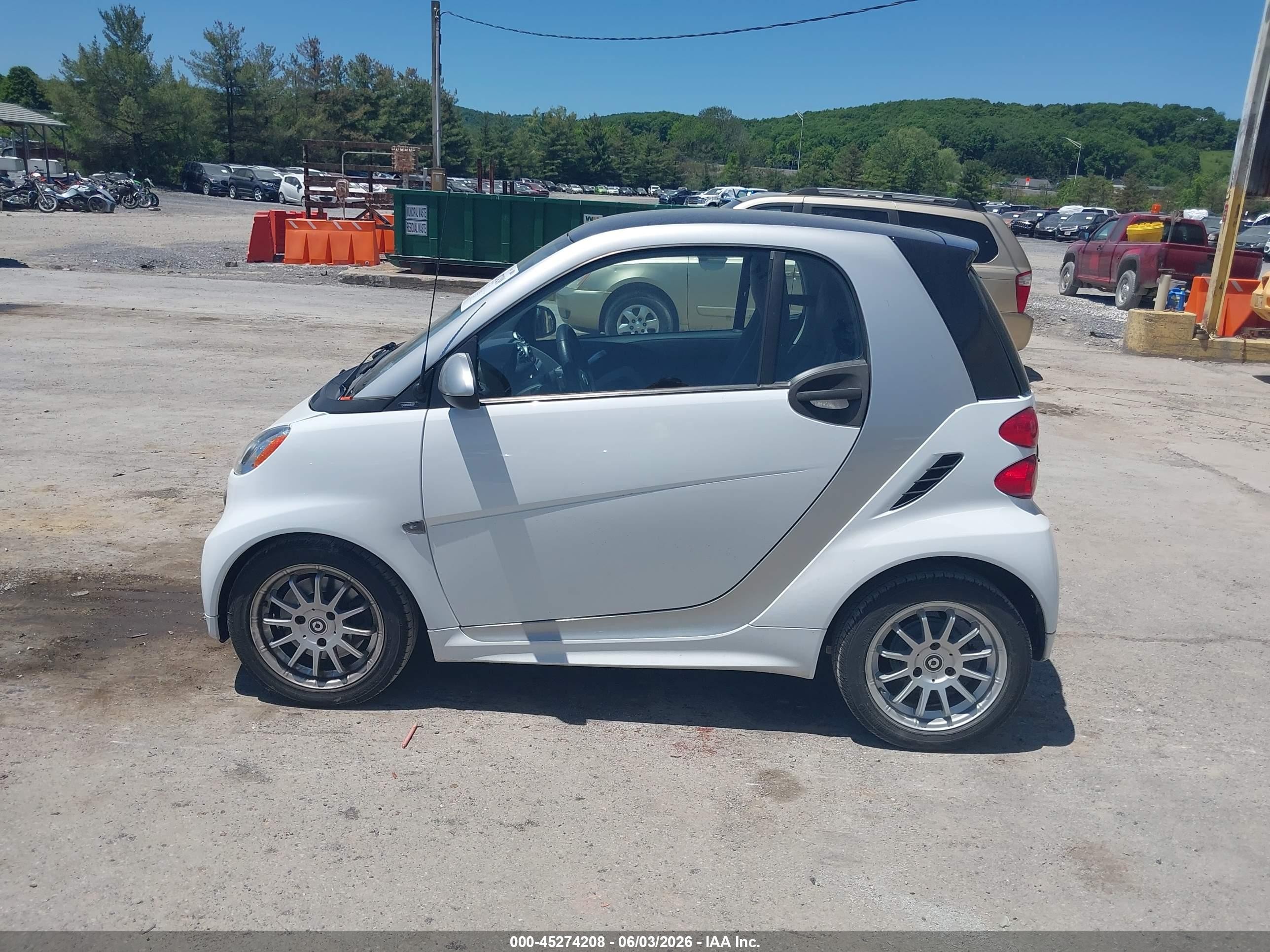 2013 Smart Fortwo Passion White vin: WMEEJ3BA7DK586394