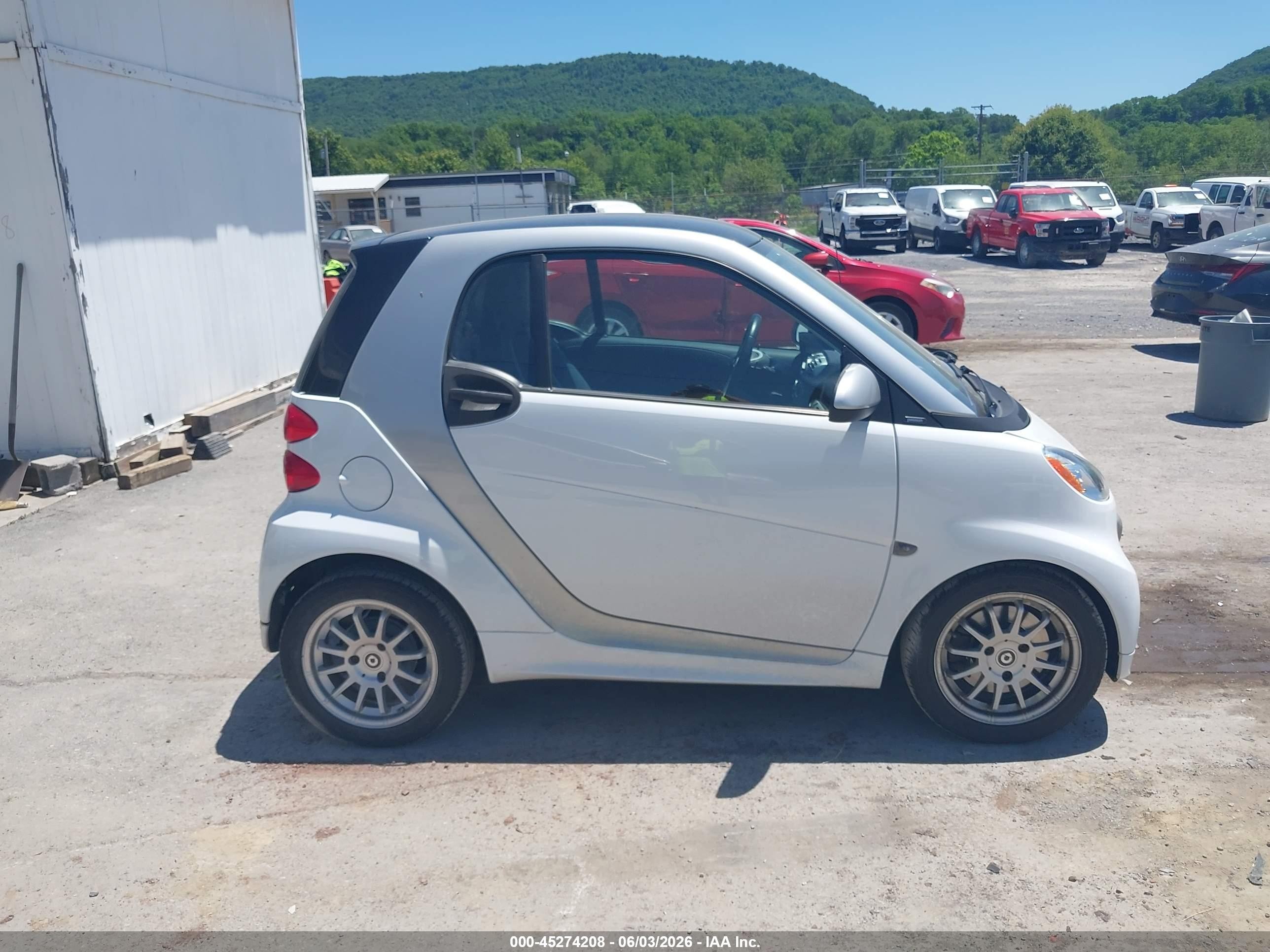 2013 Smart Fortwo Passion White vin: WMEEJ3BA7DK586394