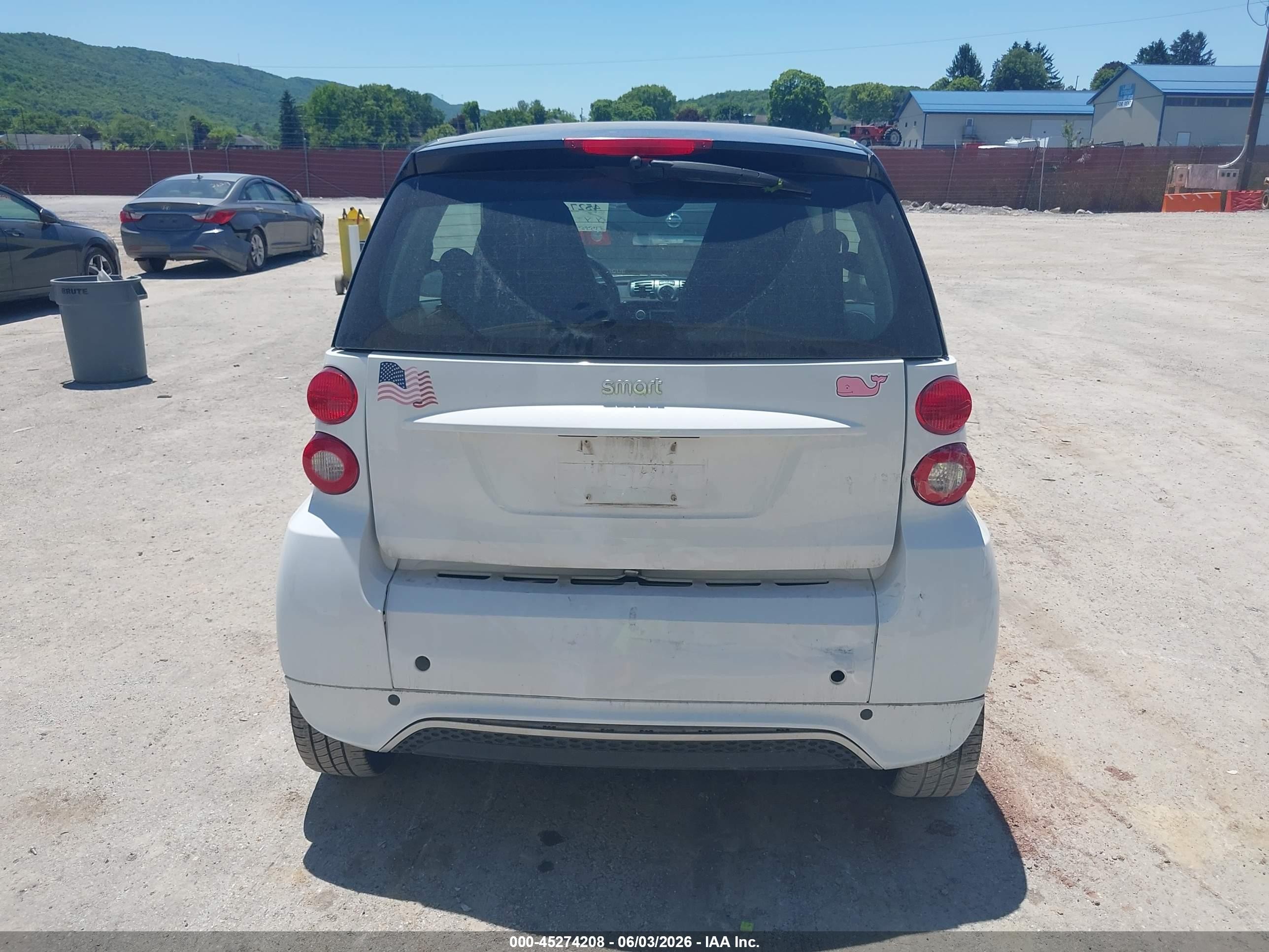 2013 Smart Fortwo Passion White vin: WMEEJ3BA7DK586394