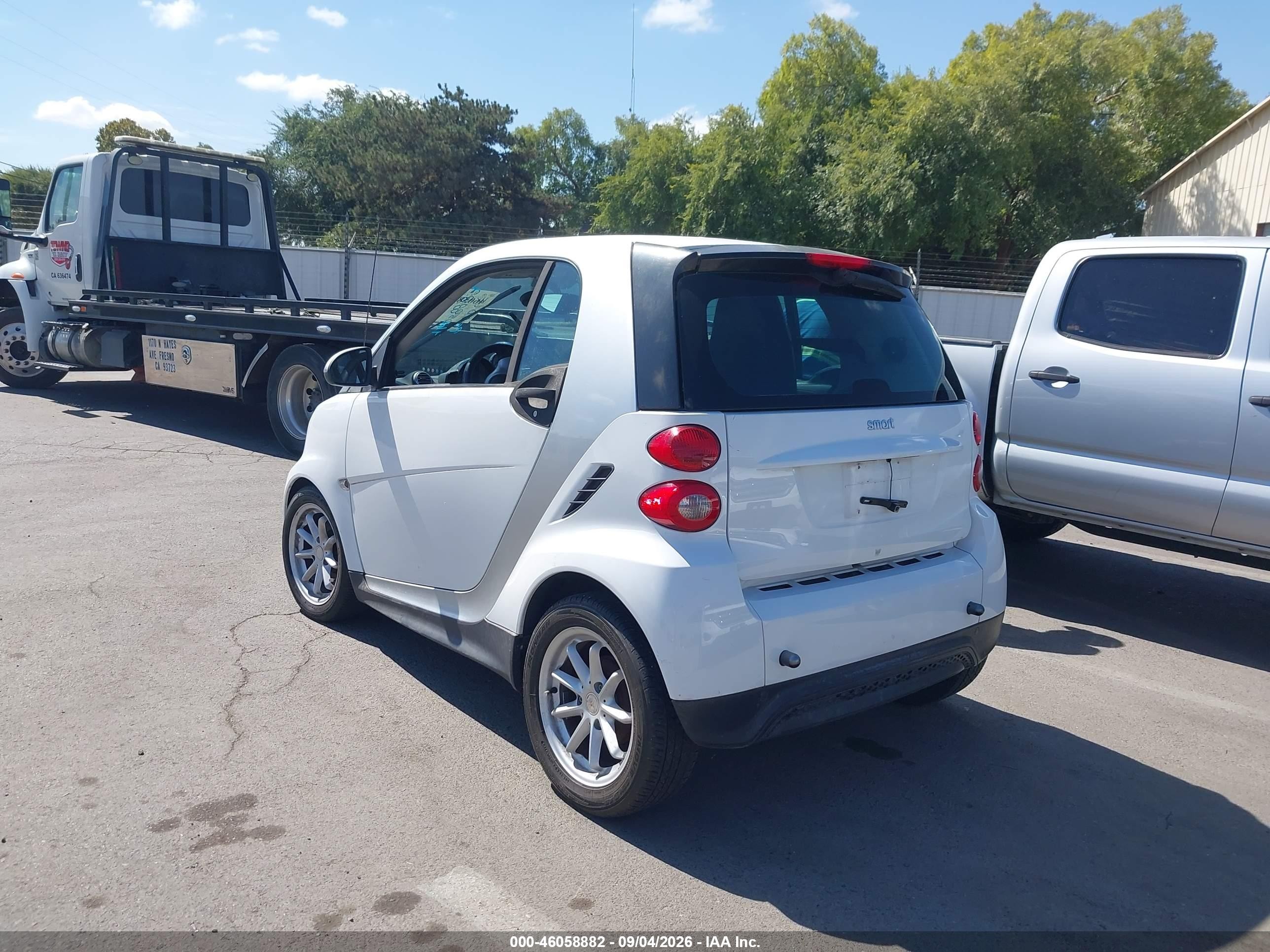 2014 Smart Fortwo Passion/pure White vin: WMEEJ3BA7EK730267