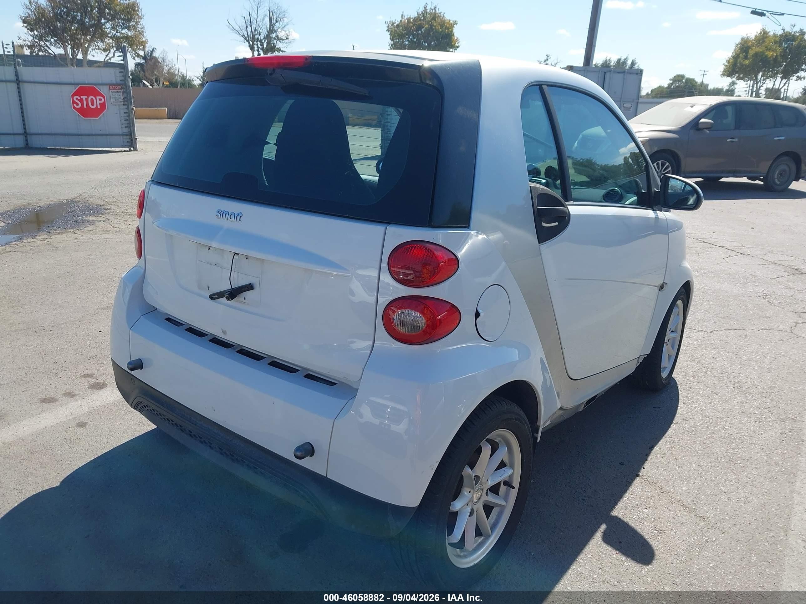 2014 Smart Fortwo Passion/pure White vin: WMEEJ3BA7EK730267