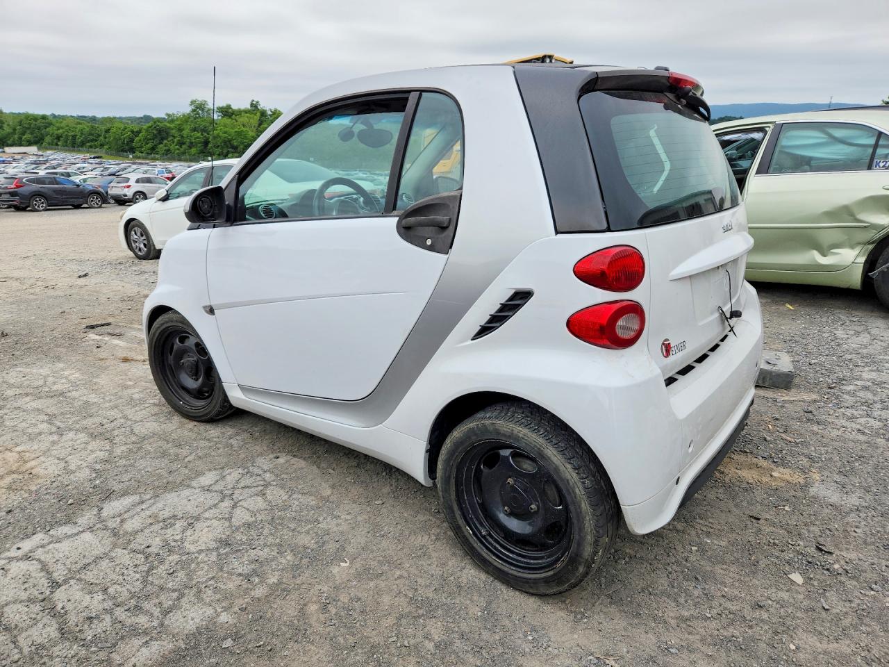 2015 Smart Fortwo Pure White vin: WMEEJ3BA7FK814218