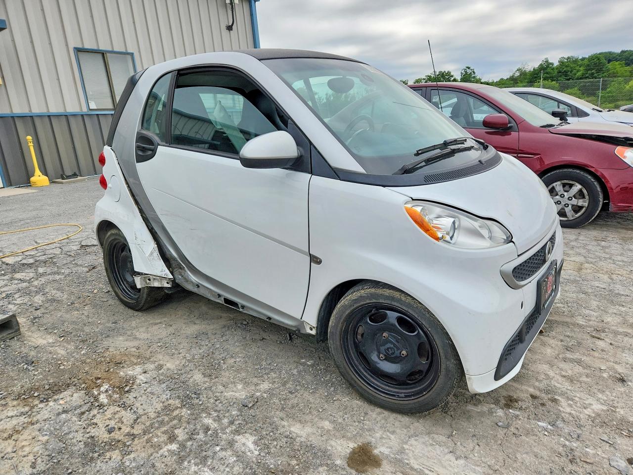 2015 Smart Fortwo Pure White vin: WMEEJ3BA7FK814218