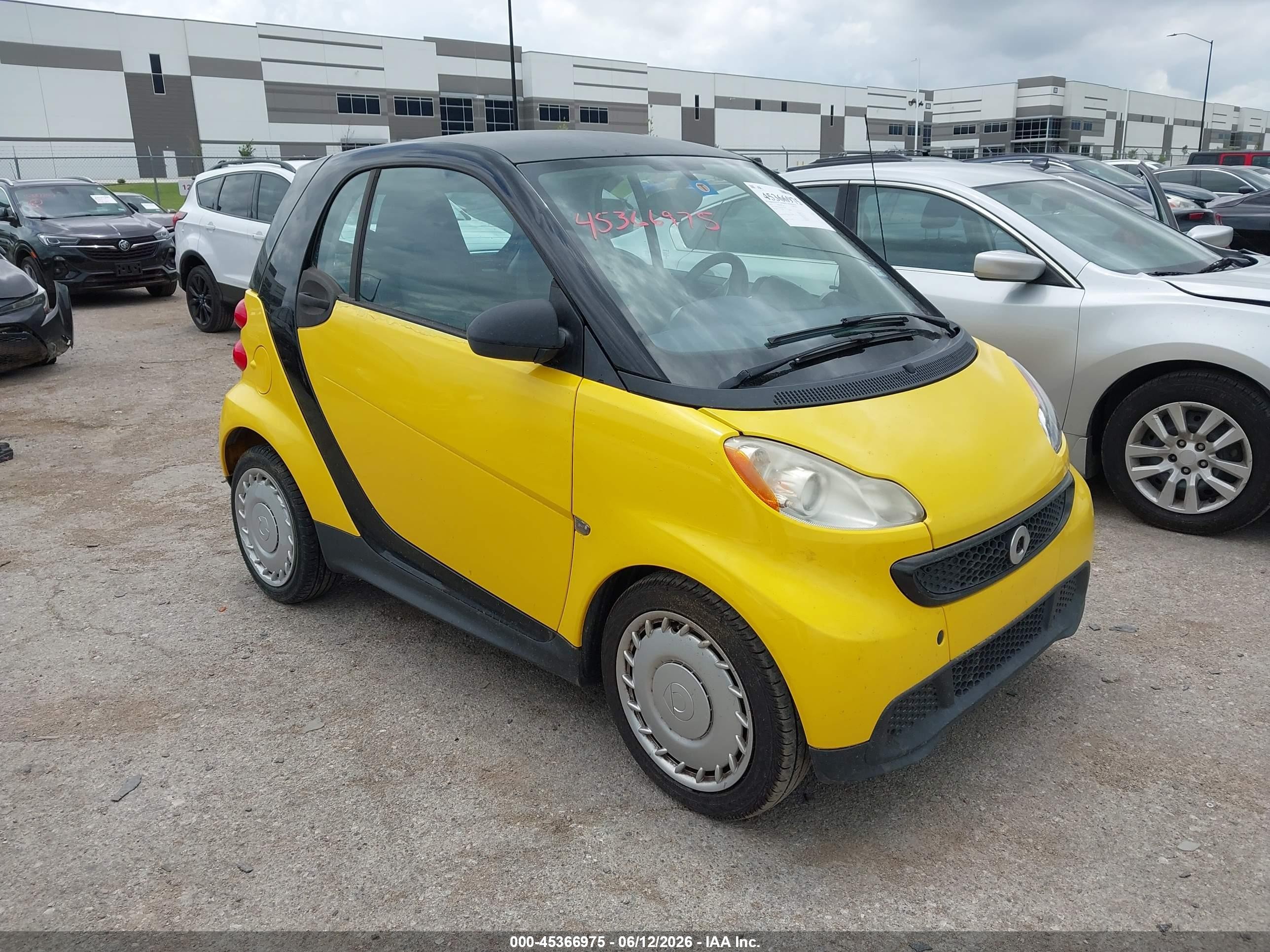 2014 Smart Fortwo   Желтый vin: WMEEJ3BA8EK781082