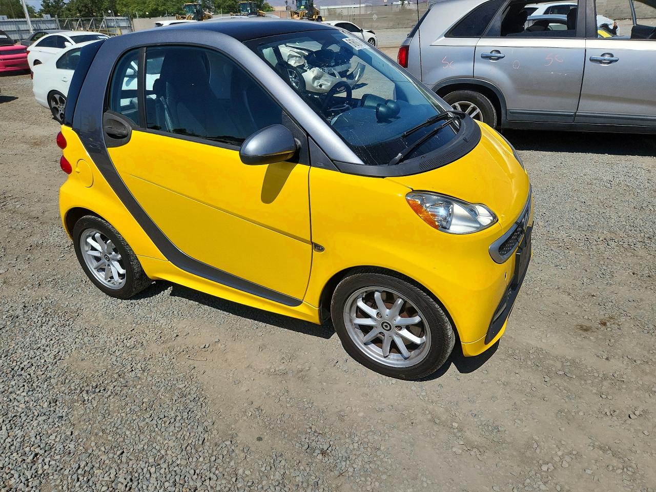 2015 Smart Fortwo Yellow vin: WMEEJ9AA3FK828900