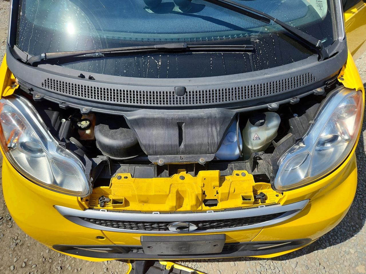 2015 Smart Fortwo Yellow vin: WMEEJ9AA3FK828900