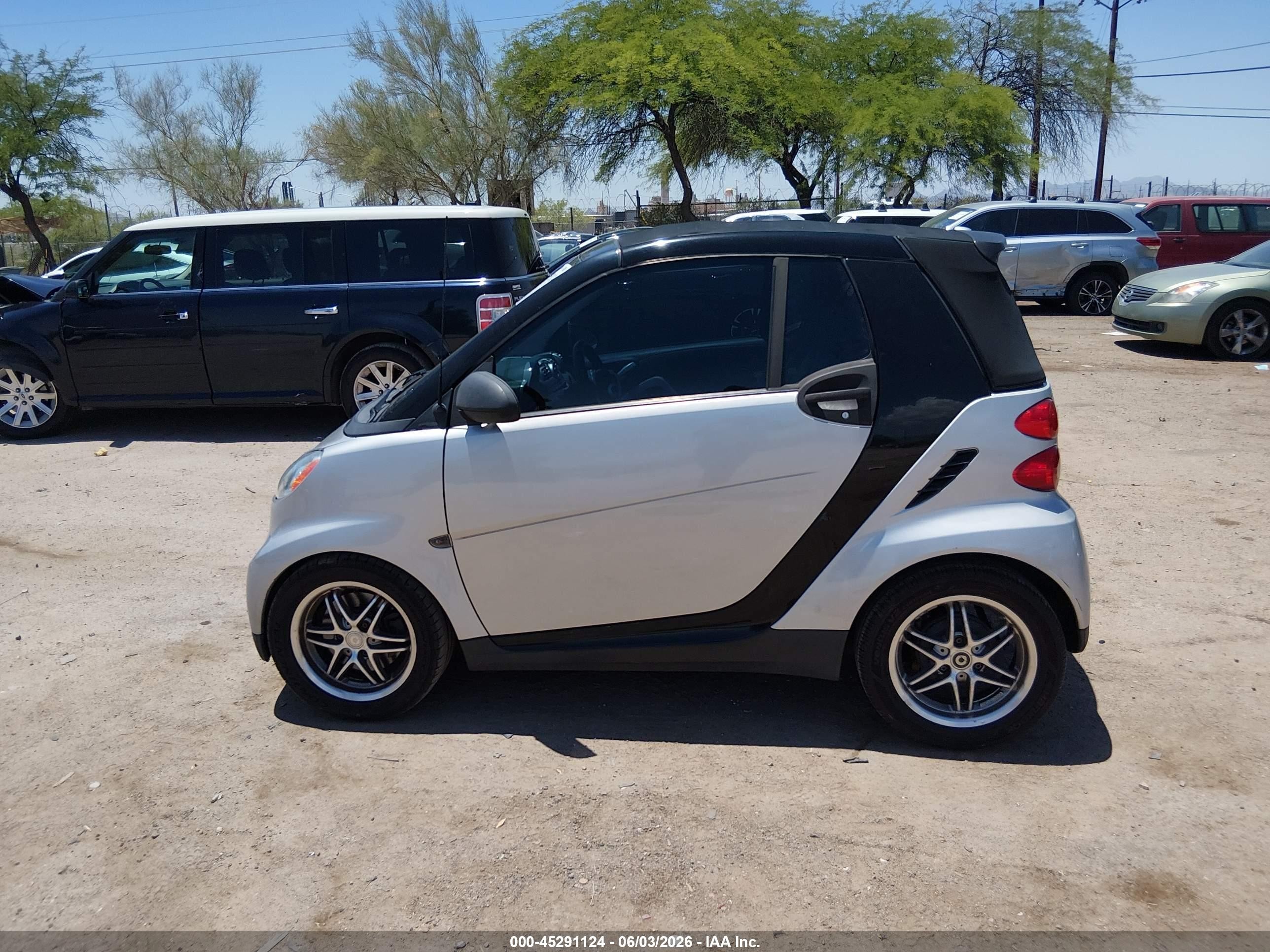 2008 Smart Fortwo Passion Silver vin: WMEEK31X28K131140