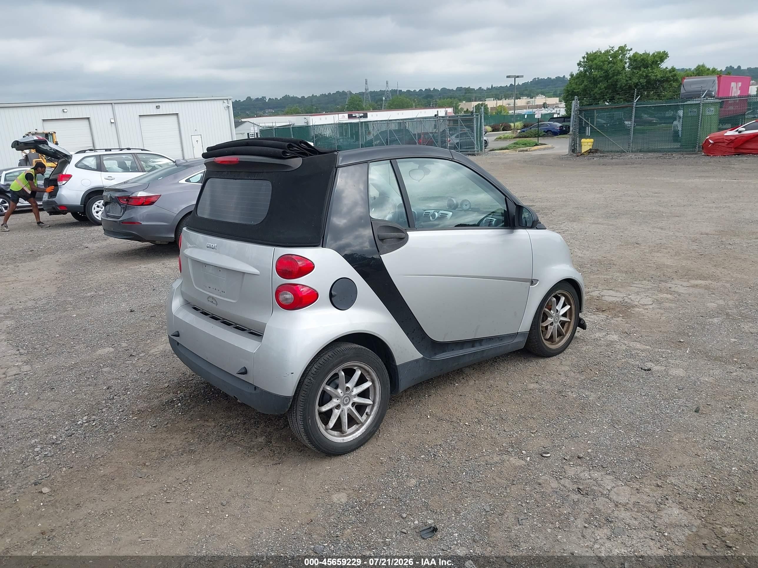 2008 Smart Fortwo Passion Silver vin: WMEEK31X38K170058