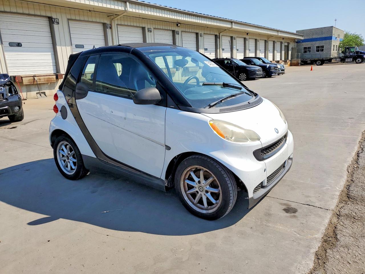 2008 Smart Fortwo Passion White vin: WMEEK31X48K208333