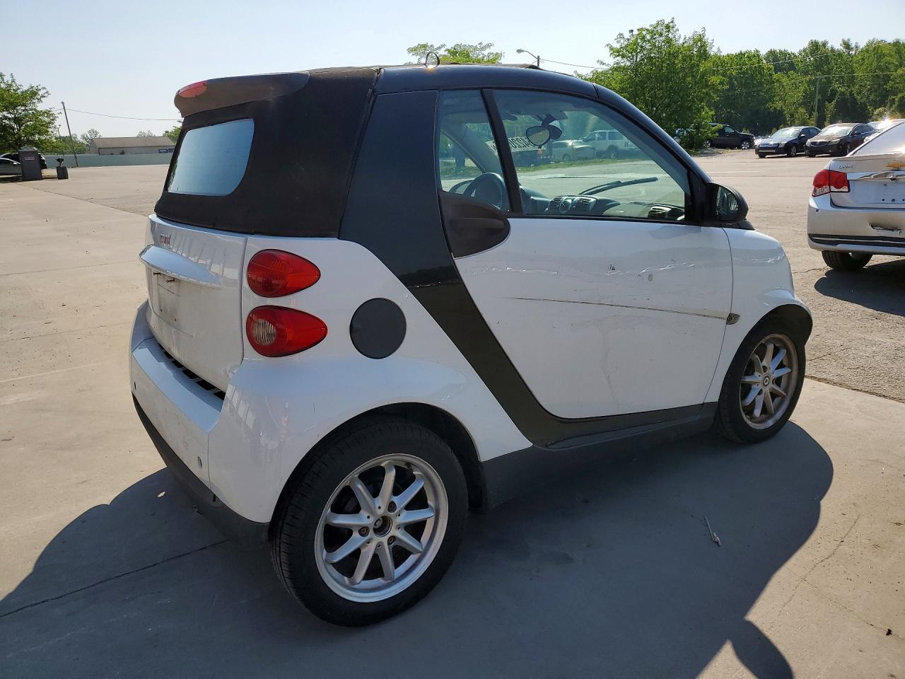 2008 Smart Fortwo Passion White vin: WMEEK31X48K208333
