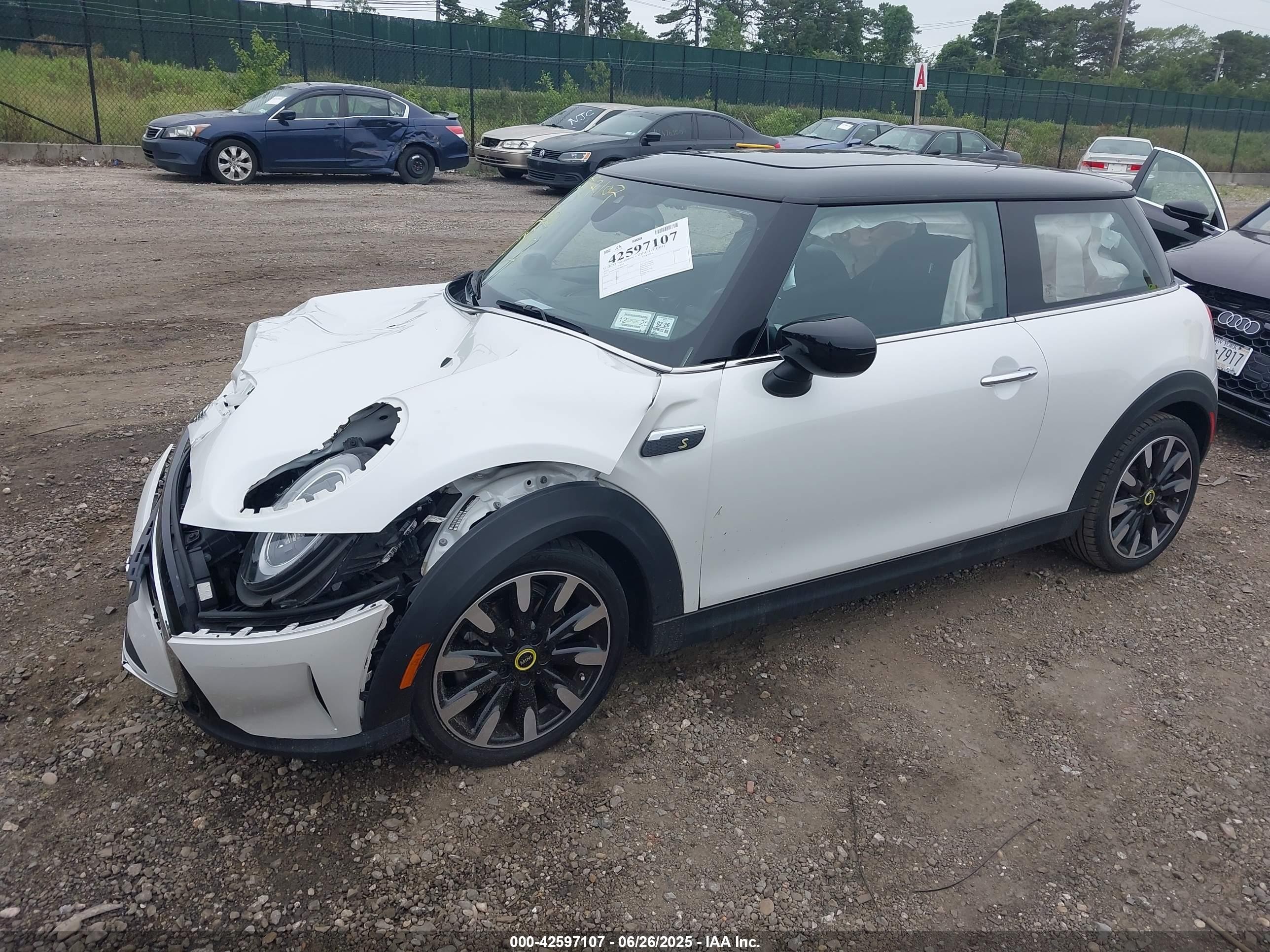 2024 Mini Se Hardtop Cooper White vin: WMW13DJ01R2V18747