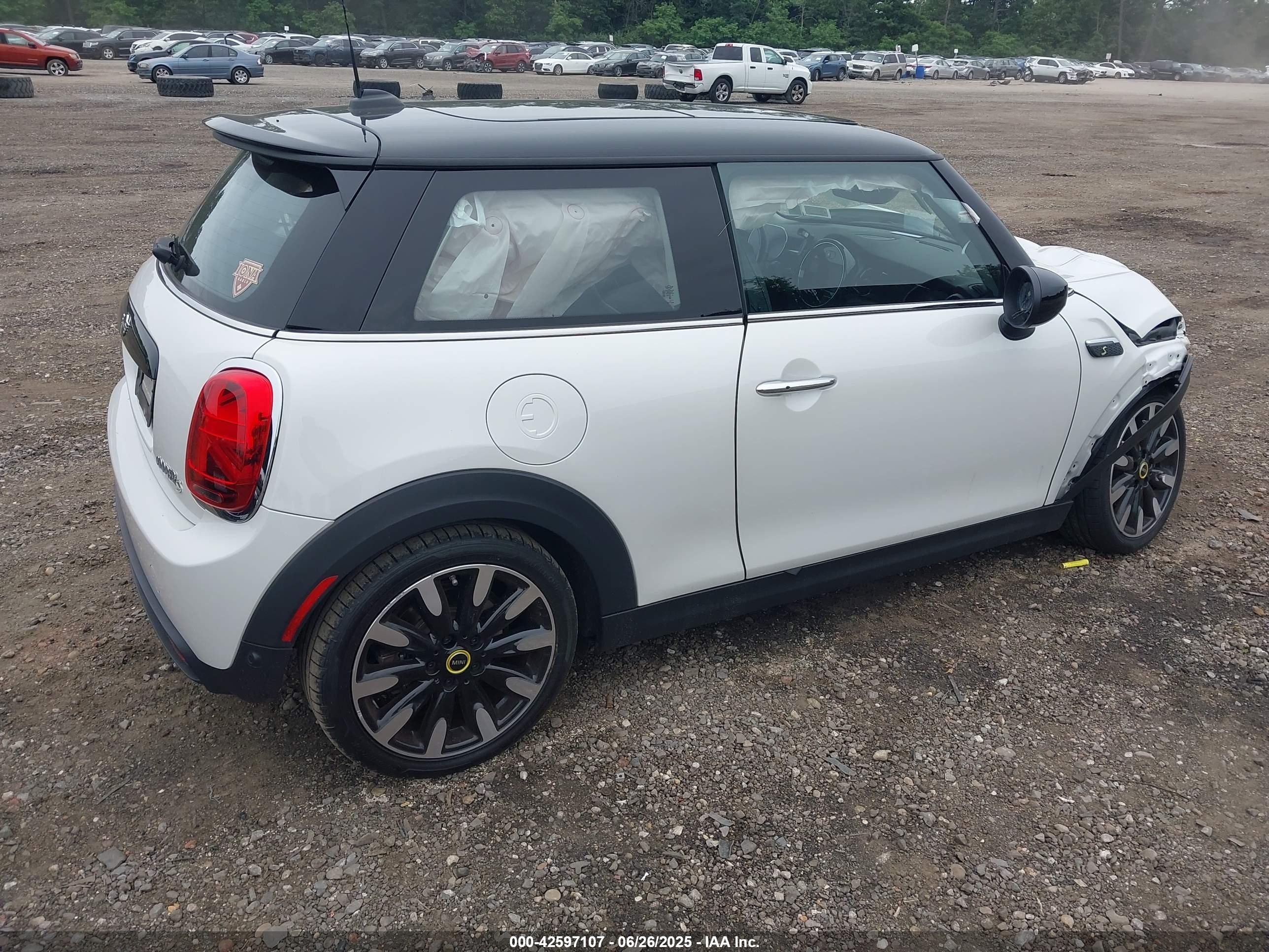 2024 Mini Se Hardtop Cooper White vin: WMW13DJ01R2V18747
