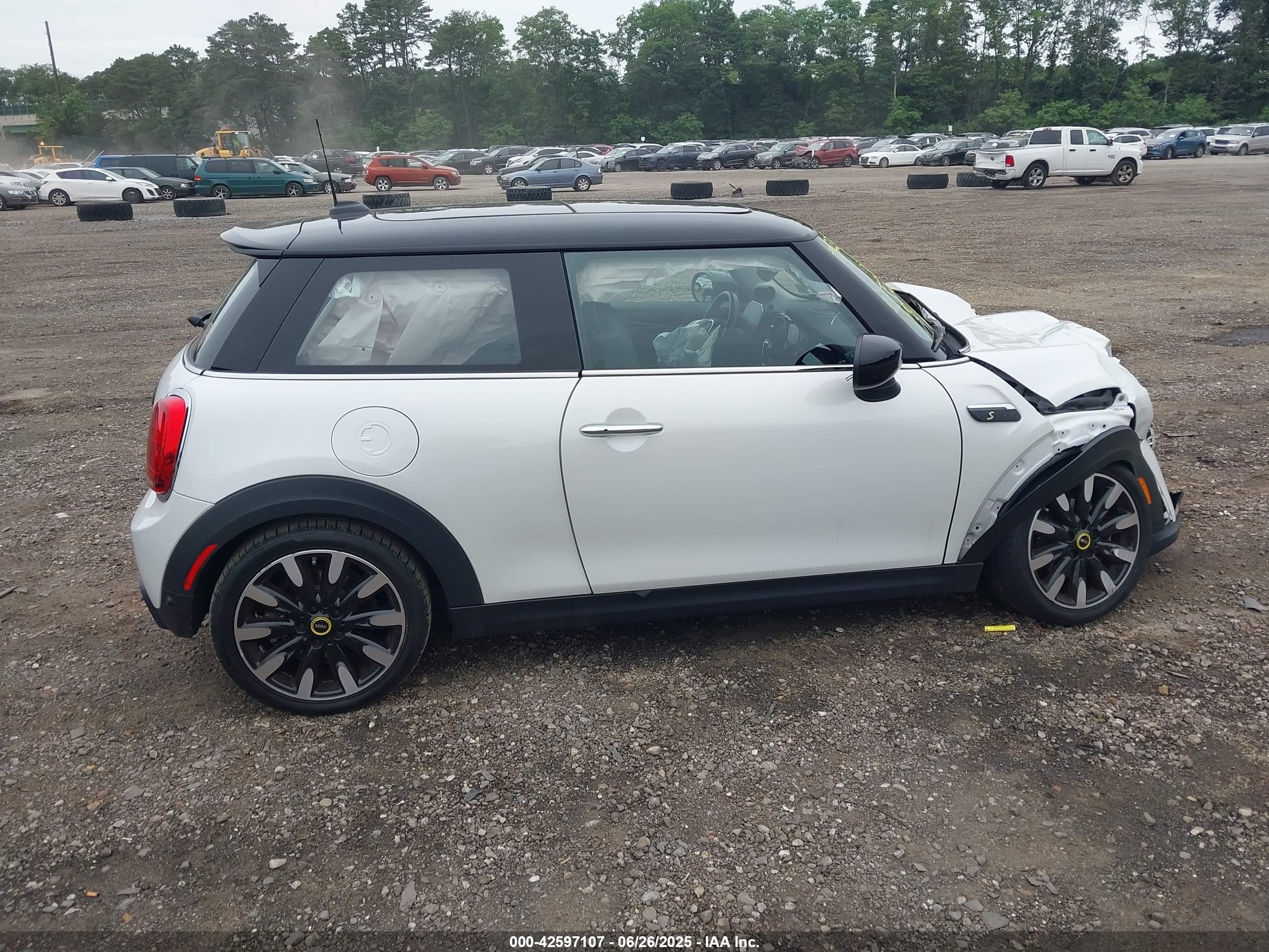 2024 Mini Se Hardtop Cooper White vin: WMW13DJ01R2V18747