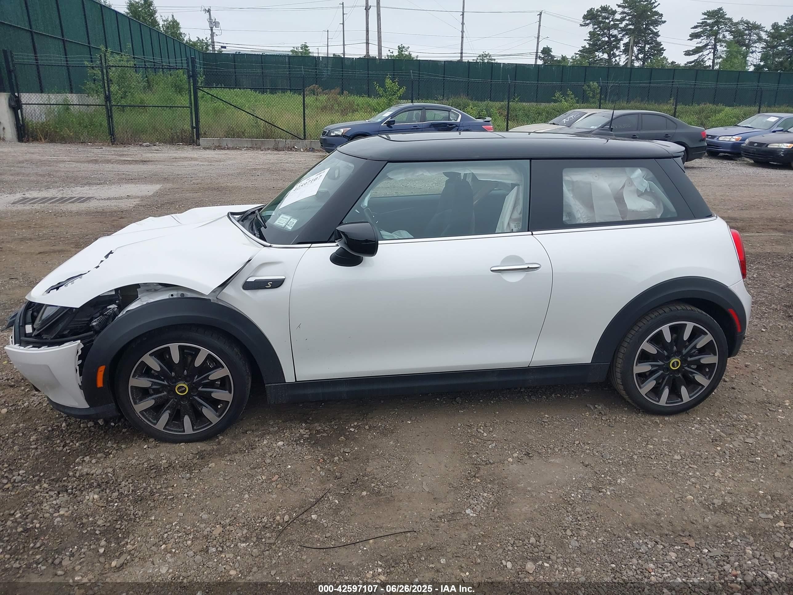 2024 Mini Se Hardtop Cooper White vin: WMW13DJ01R2V18747