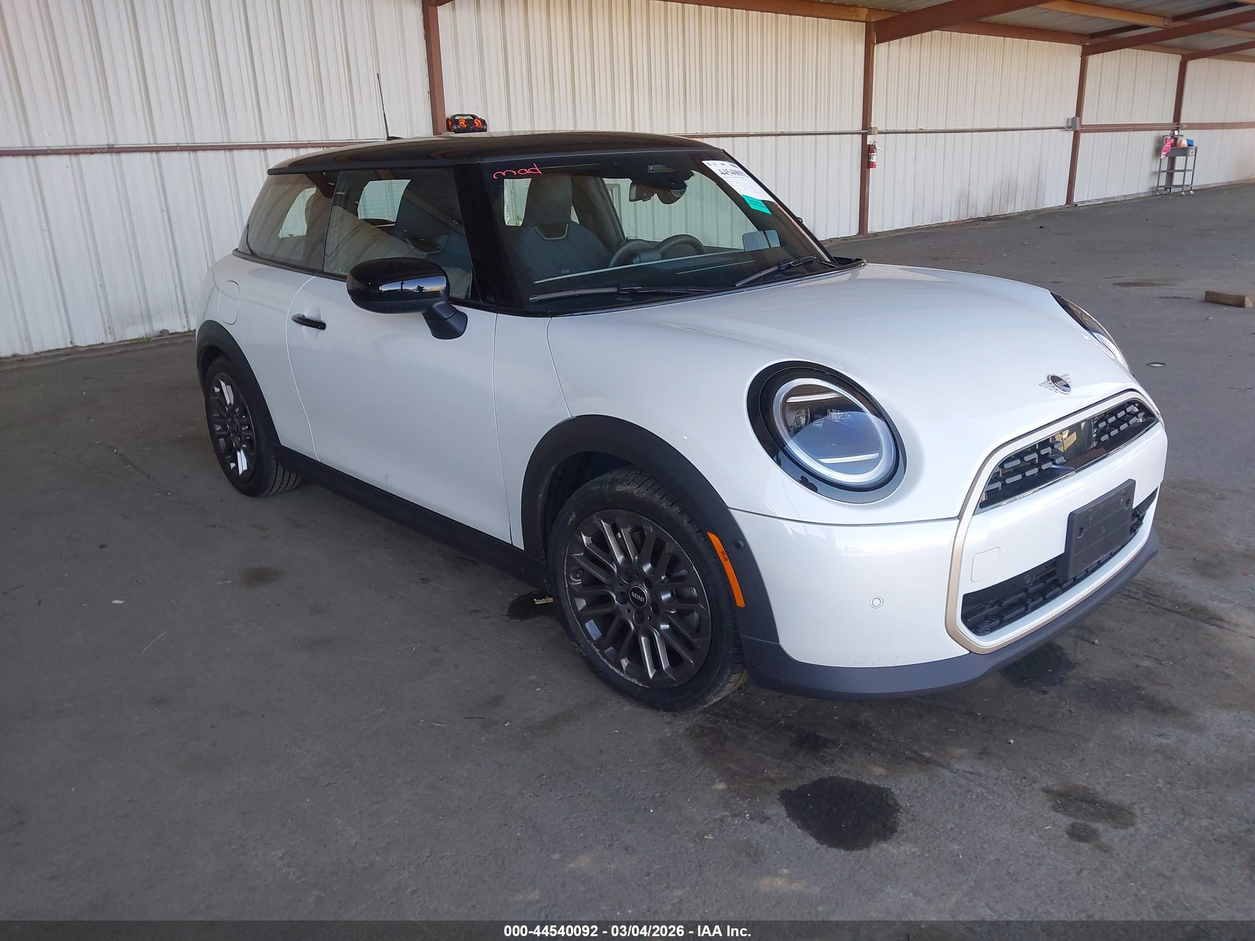 2025 Mini Hardtop Cooper White vin: WMW13GD08S2W46227