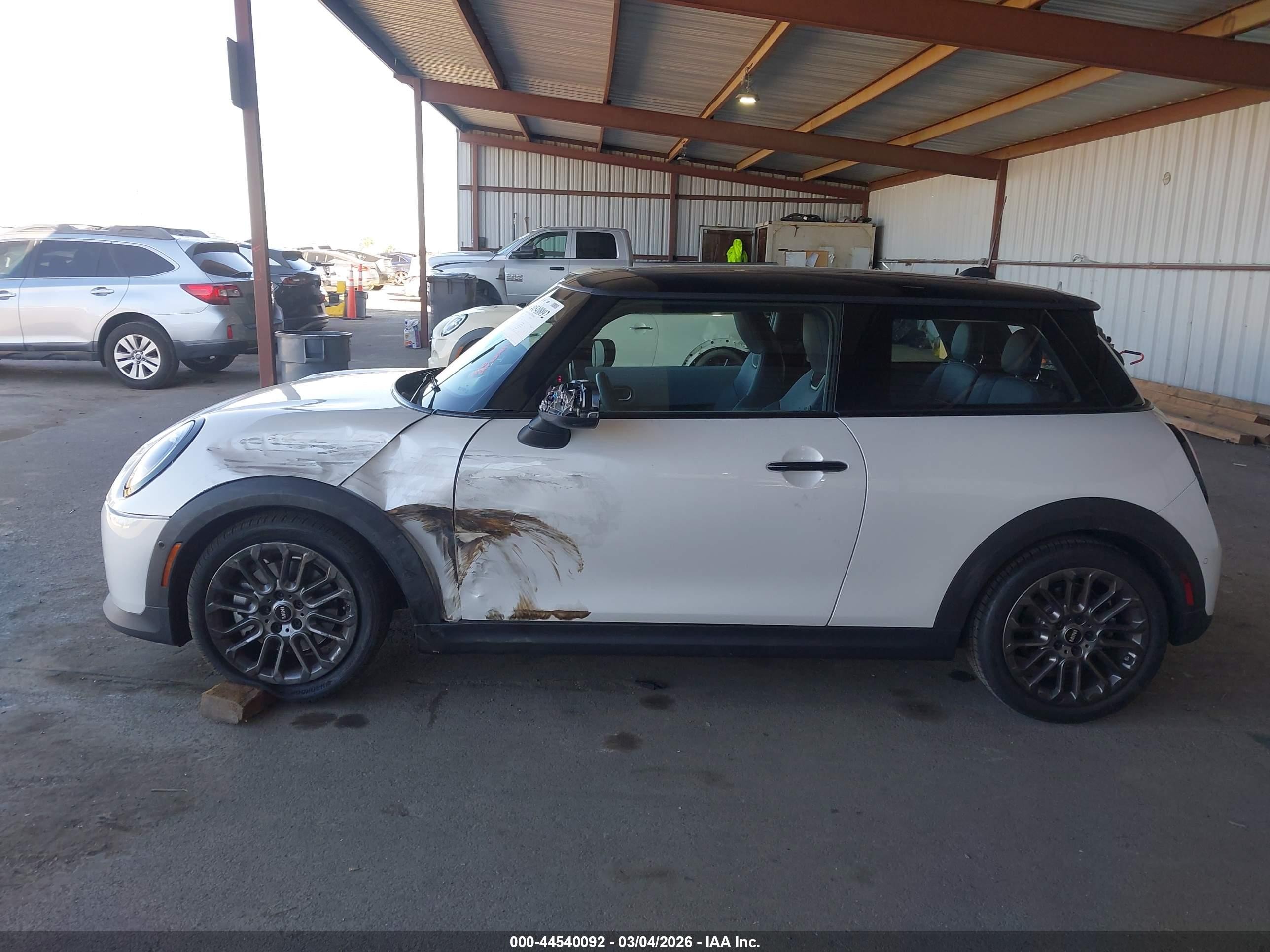 2025 Mini Hardtop Cooper White vin: WMW13GD08S2W46227