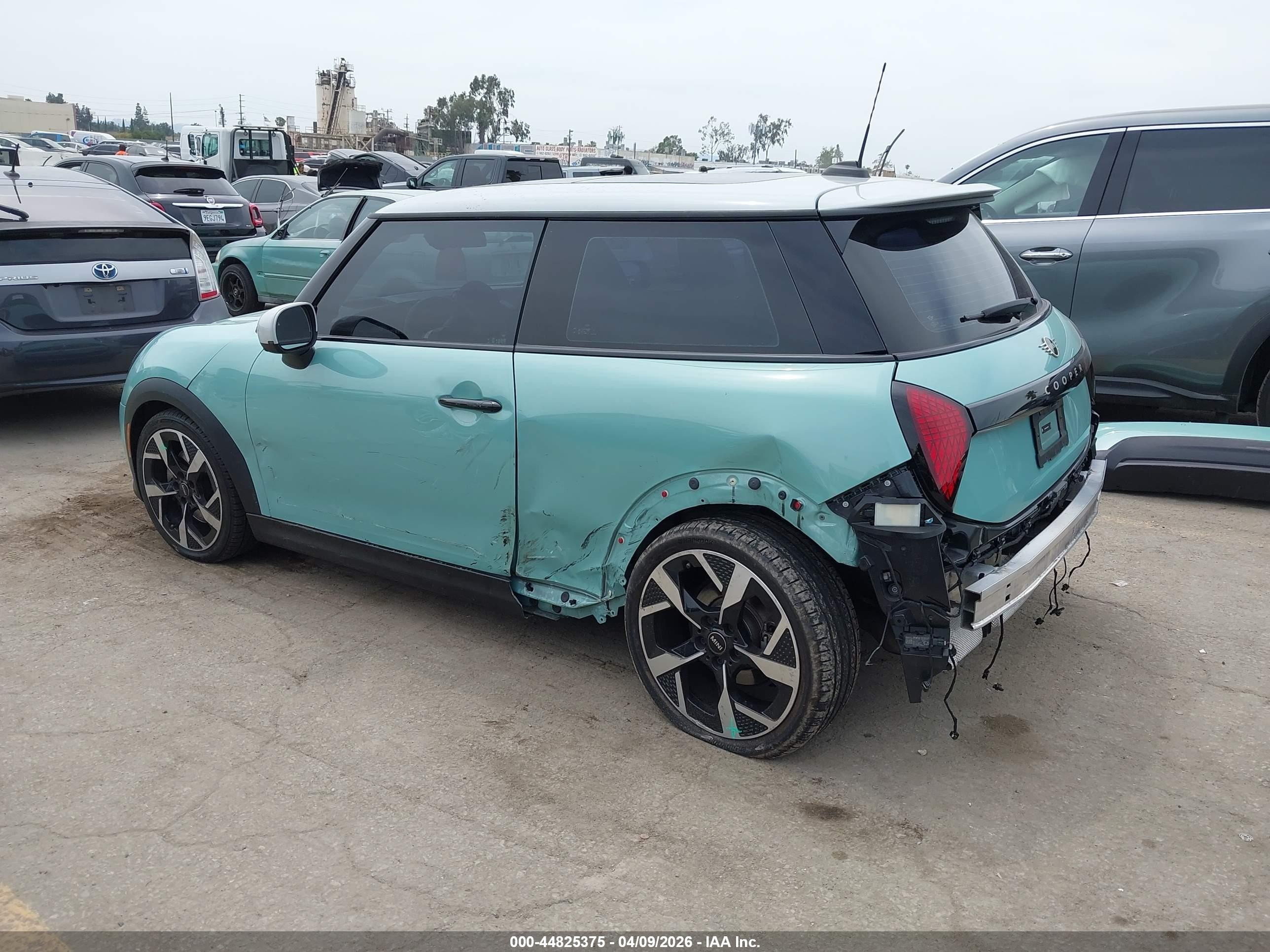 2025 Mini Hardtop Cooper S Green vin: WMW23GD01S2W96066