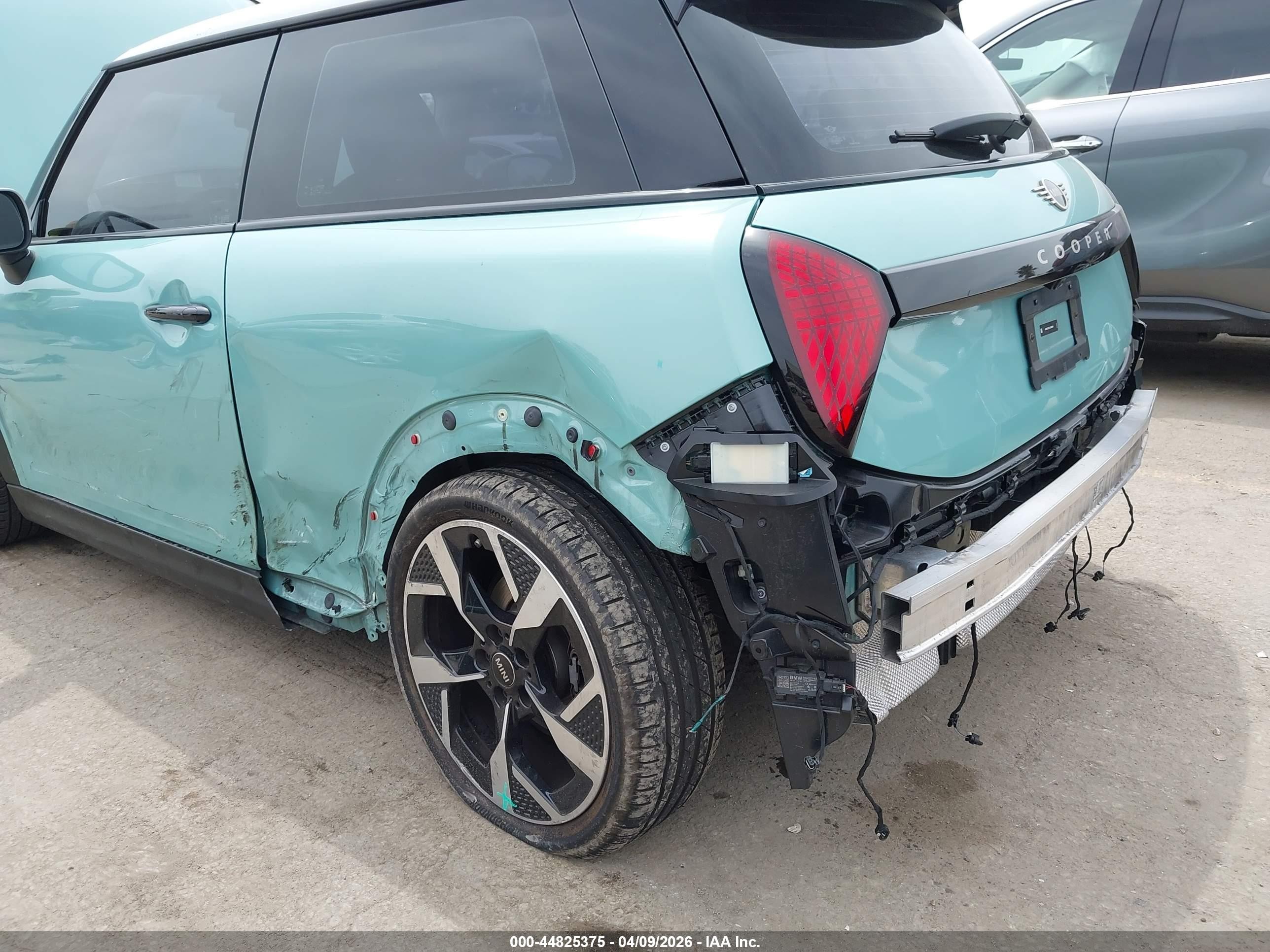 2025 Mini Hardtop Cooper S Green vin: WMW23GD01S2W96066