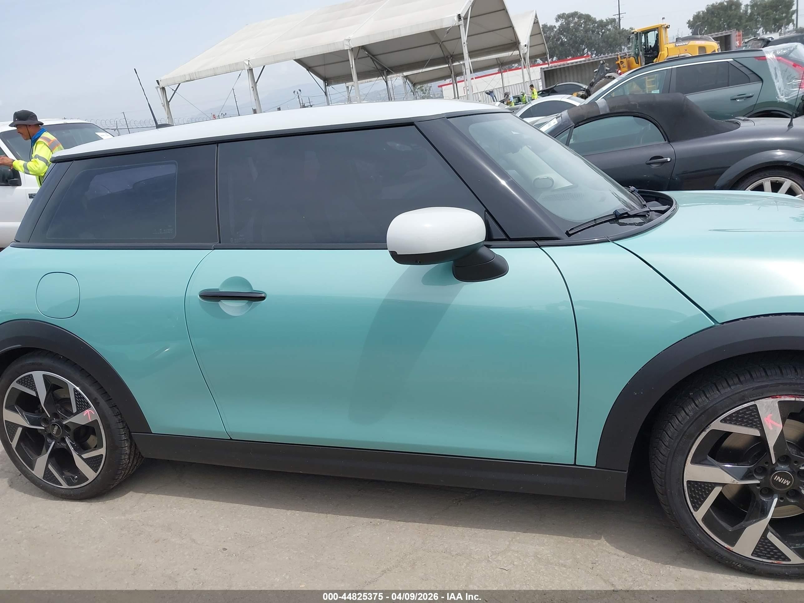 2025 Mini Hardtop Cooper S Green vin: WMW23GD01S2W96066