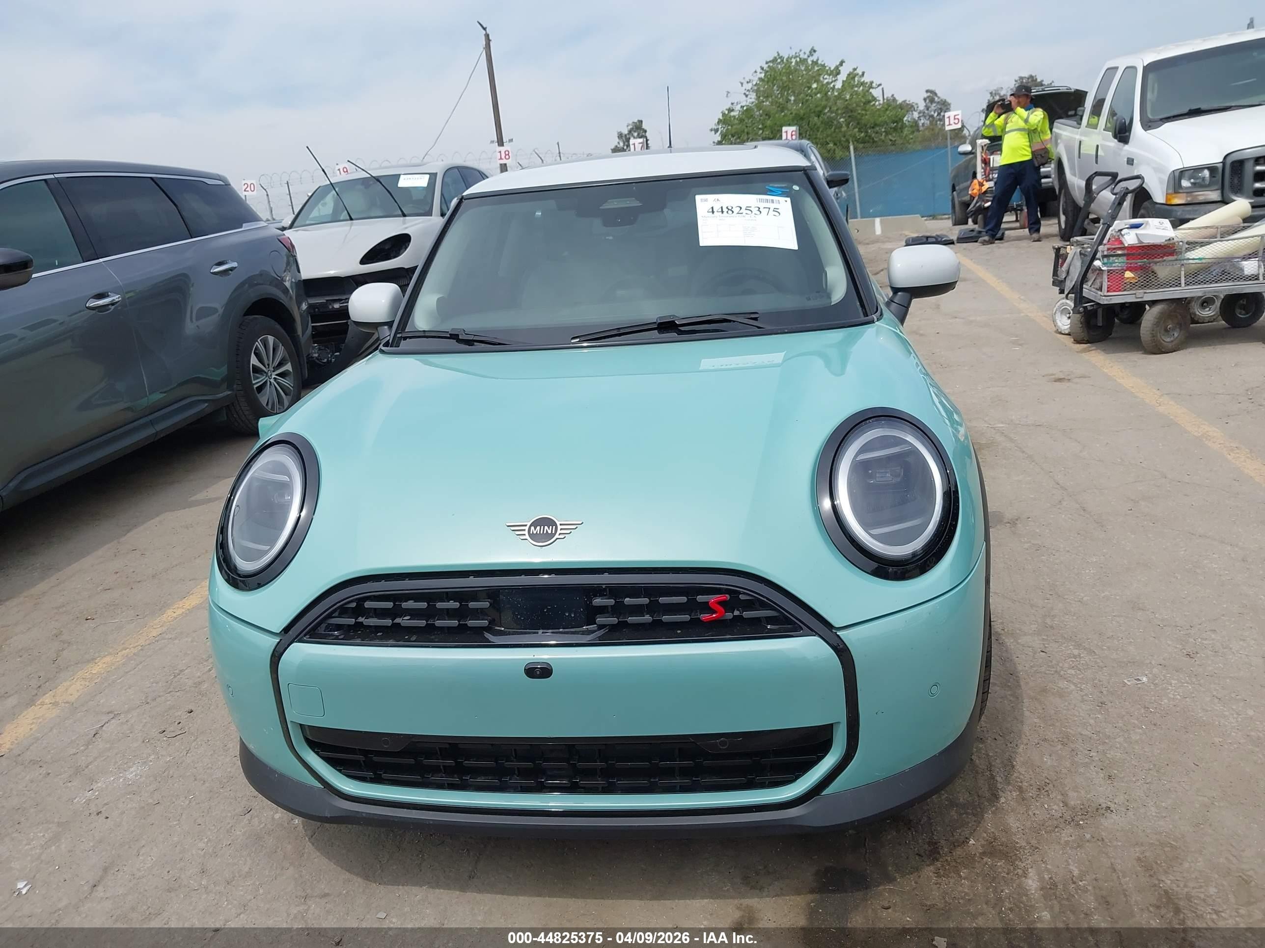 2025 Mini Hardtop Cooper S Green vin: WMW23GD01S2W96066